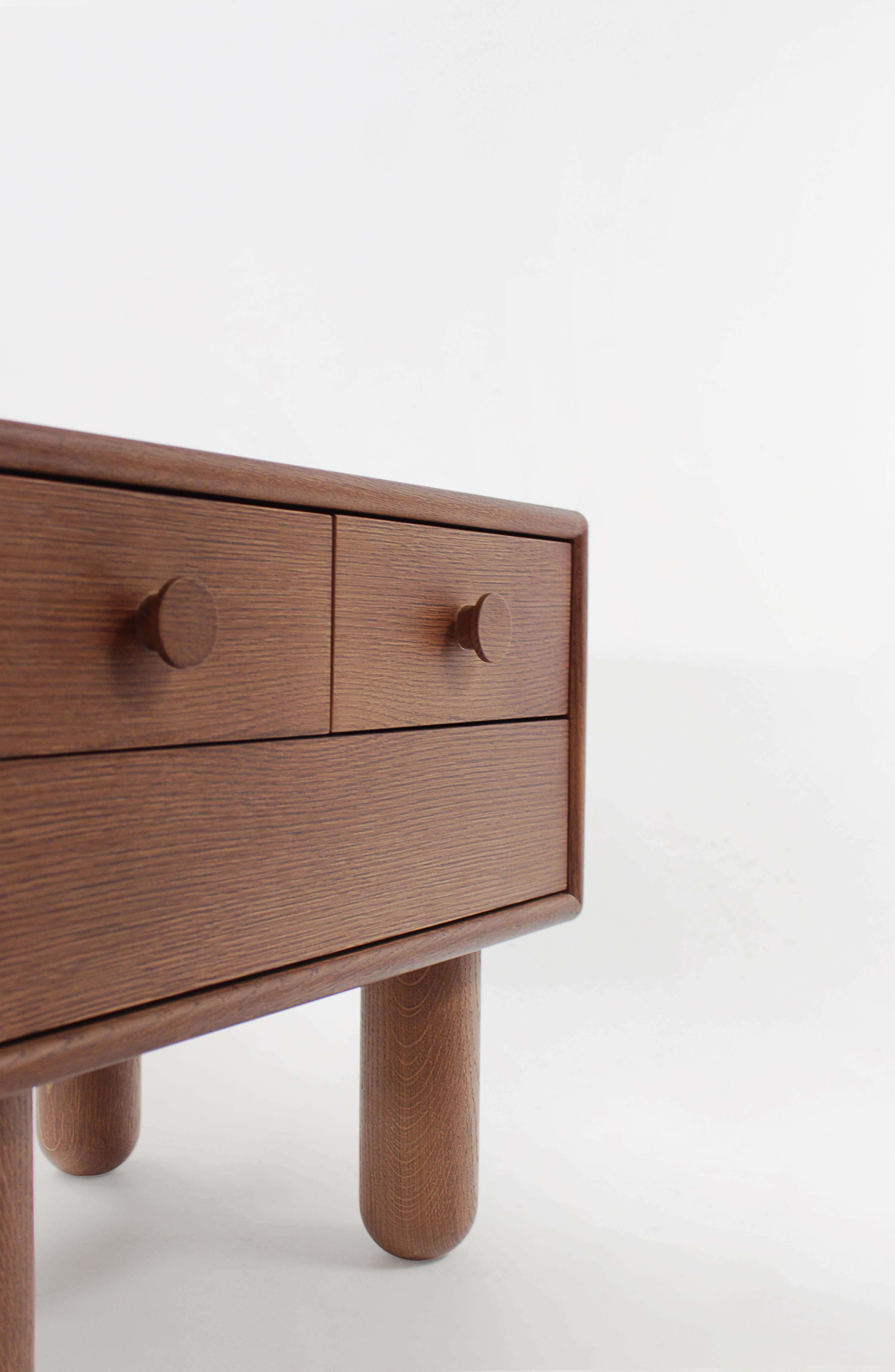Table d'appoint COLLECTOR Nook en Oak Oak fumé Neuf - En vente à Castelo da Maia, PT