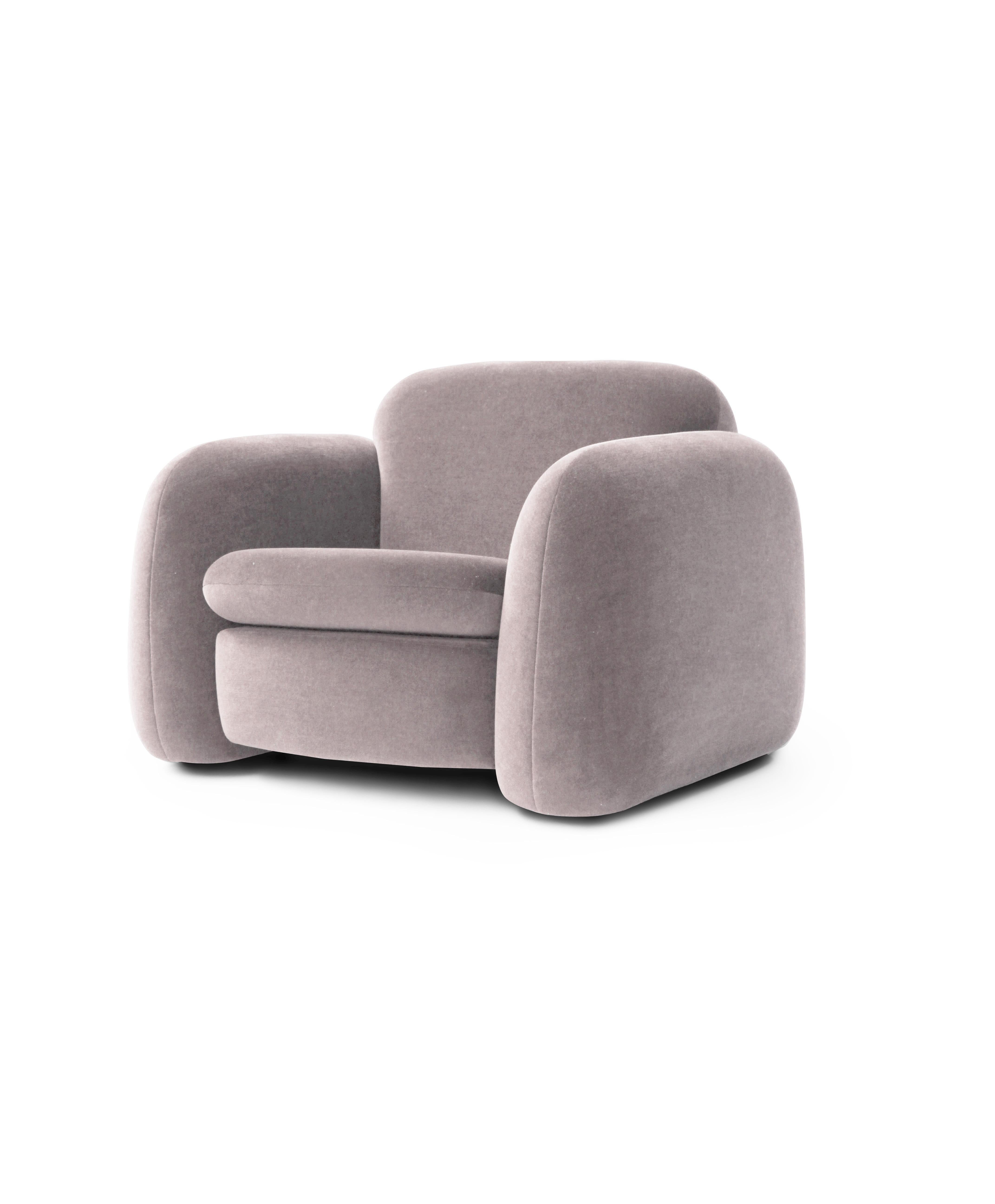 El Sillón Penta (Diseñado en 1974, creado para las zonas comunes del hotel, ejemplifica el enfoque de Daciano del diseño funcional, combinando líneas sencillas y consideraciones ergonómicas.
 

COLECCIONISTA
La marca Collector pretende formar parte
