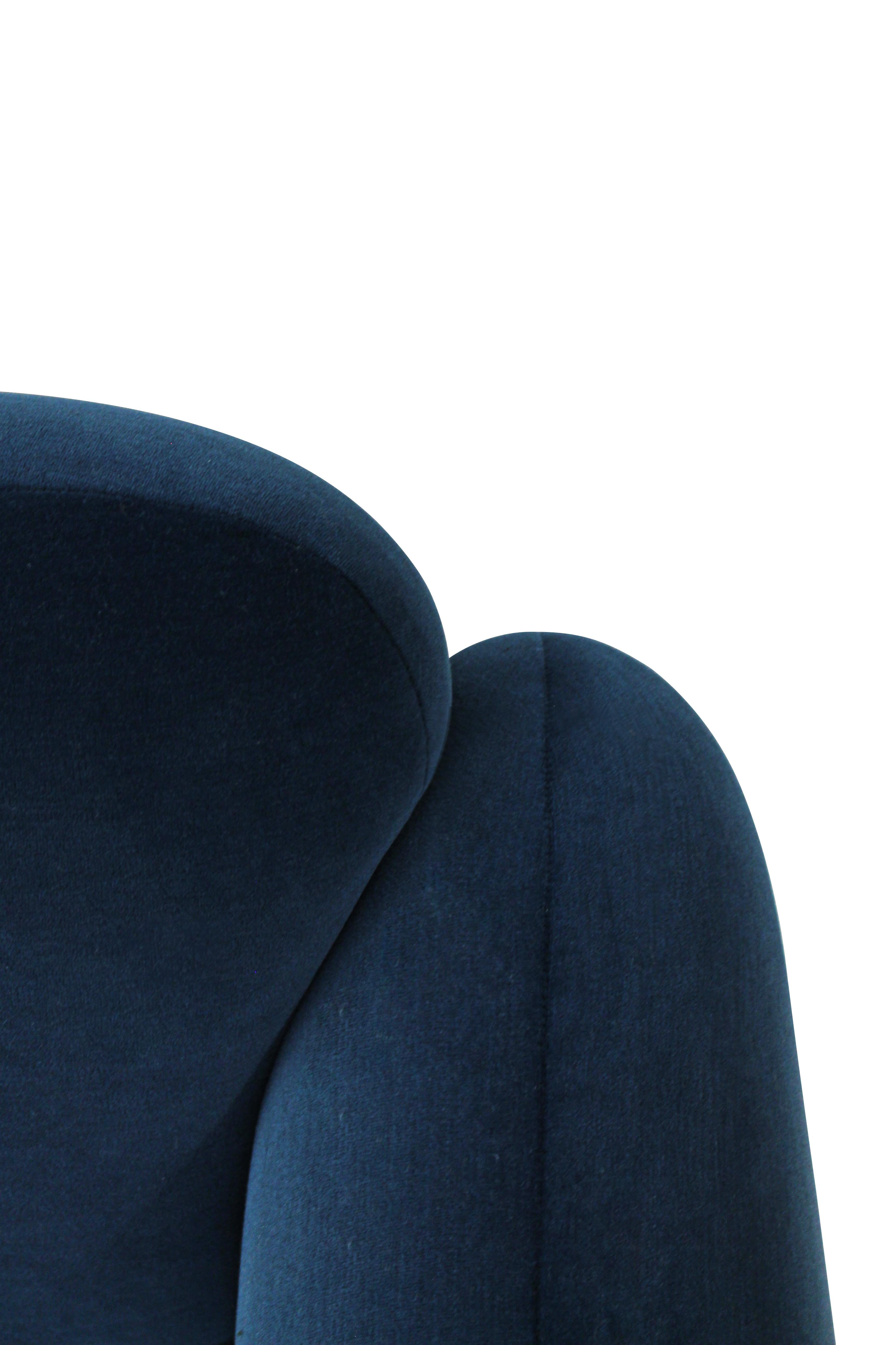 Der Penta-Sessel (Entwurf 1974), der für die Gemeinschaftsräume des Hotels entworfen wurde, ist ein Beispiel für Dacianos Ansatz für funktionelles Design, der einfache Linien und ergonomische Überlegungen verbindet.
 

COLLECTOR
Die Marke Collector