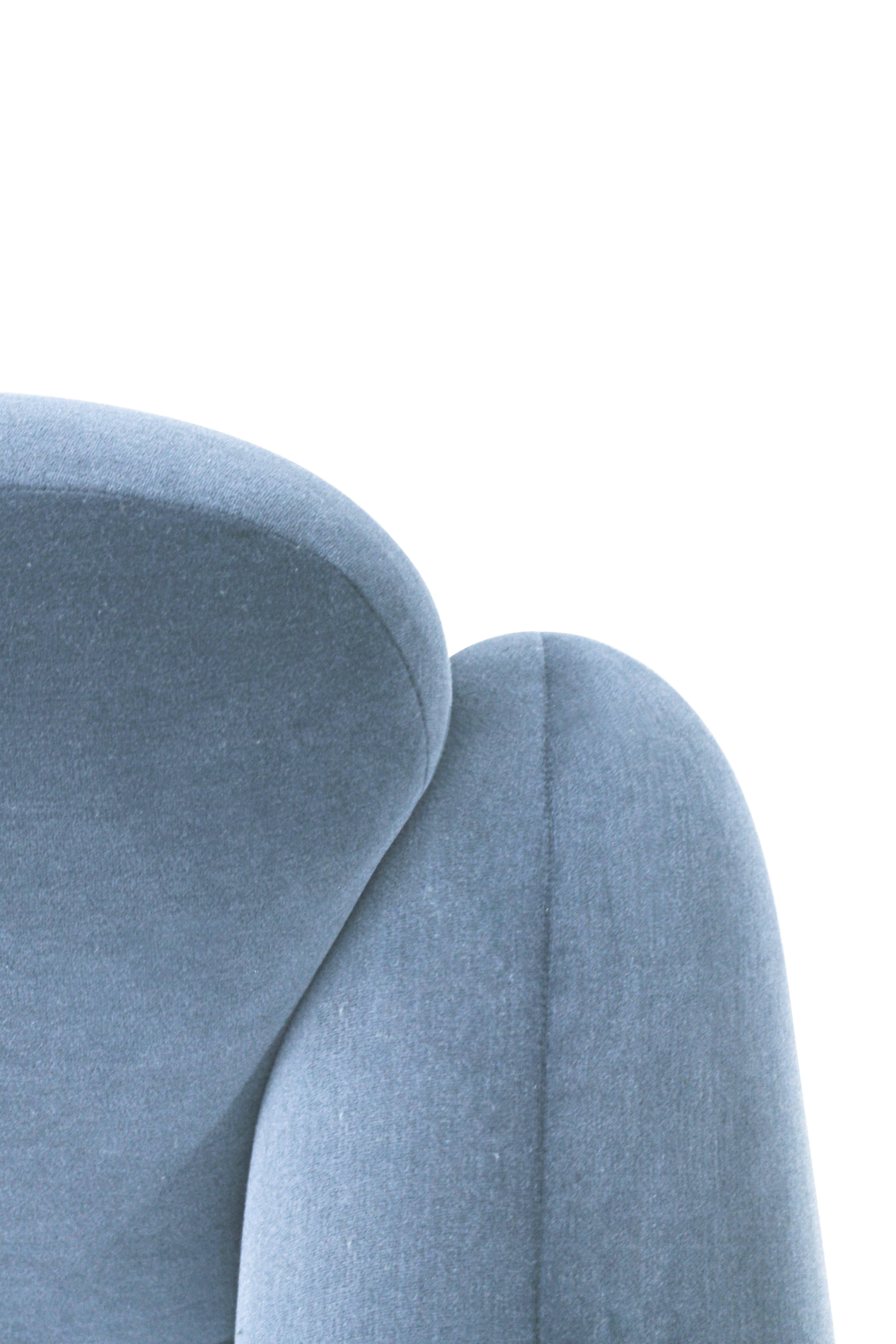 Collector Penta Armchair Design Atelier Daciano da Costa Fabric kvadrat gentle 2 (Stoff) im Angebot