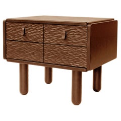 Mesa auxiliar de cama Collector Pillar en nogal