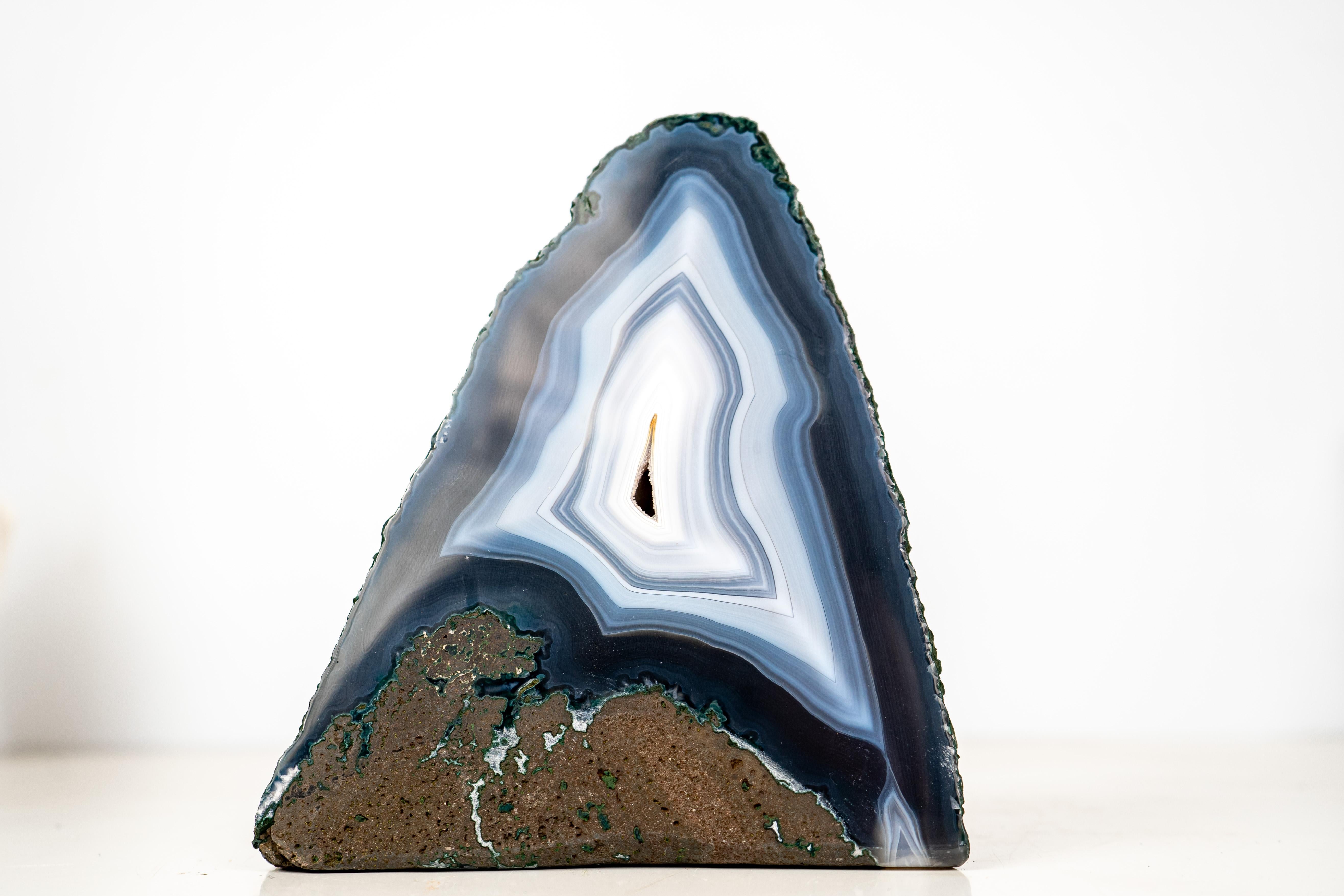 Crystal Collector-Quality Blue & White Lace Agate Geode For Sale