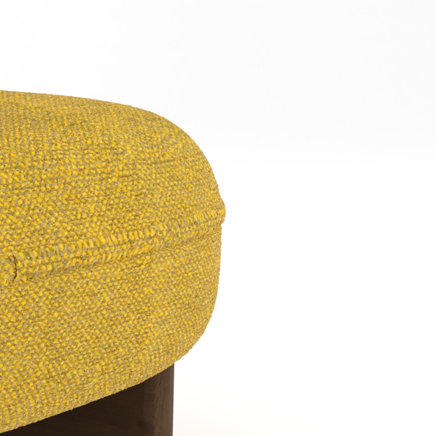 Mélange harmonieux d'artisanat et de détente, la chaise longue Riva présente une base sculpturale en bois associée à des coussins rembourrés et moelleux. Sa forme fluide et organique offre à la fois un attrait visuel et un confort exceptionnel, ce