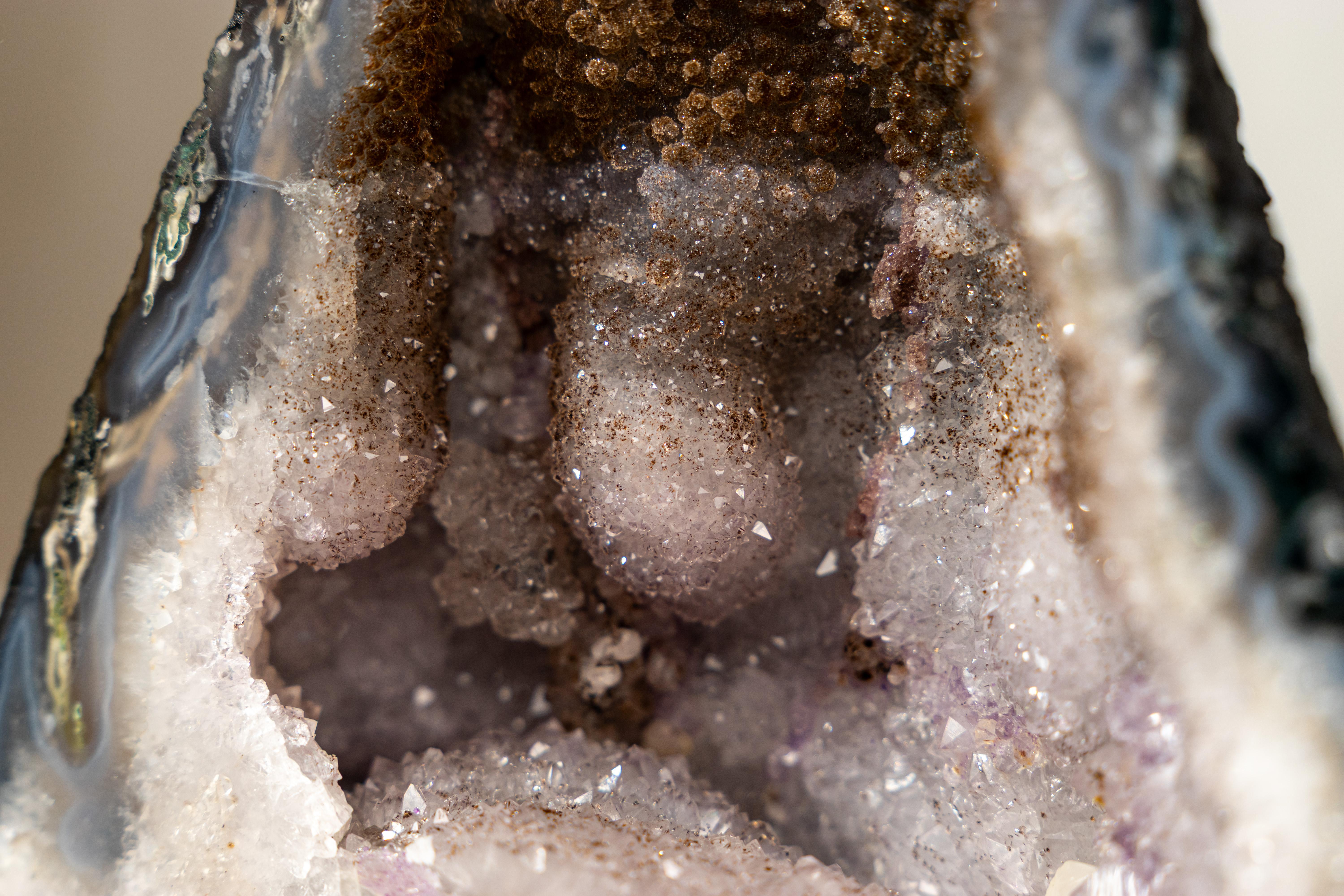 Bi-Color-Achat-Geode mit funkelndem Zucker-Druzy und weißem Amethyst für Sammler (Brasilianisch) im Angebot