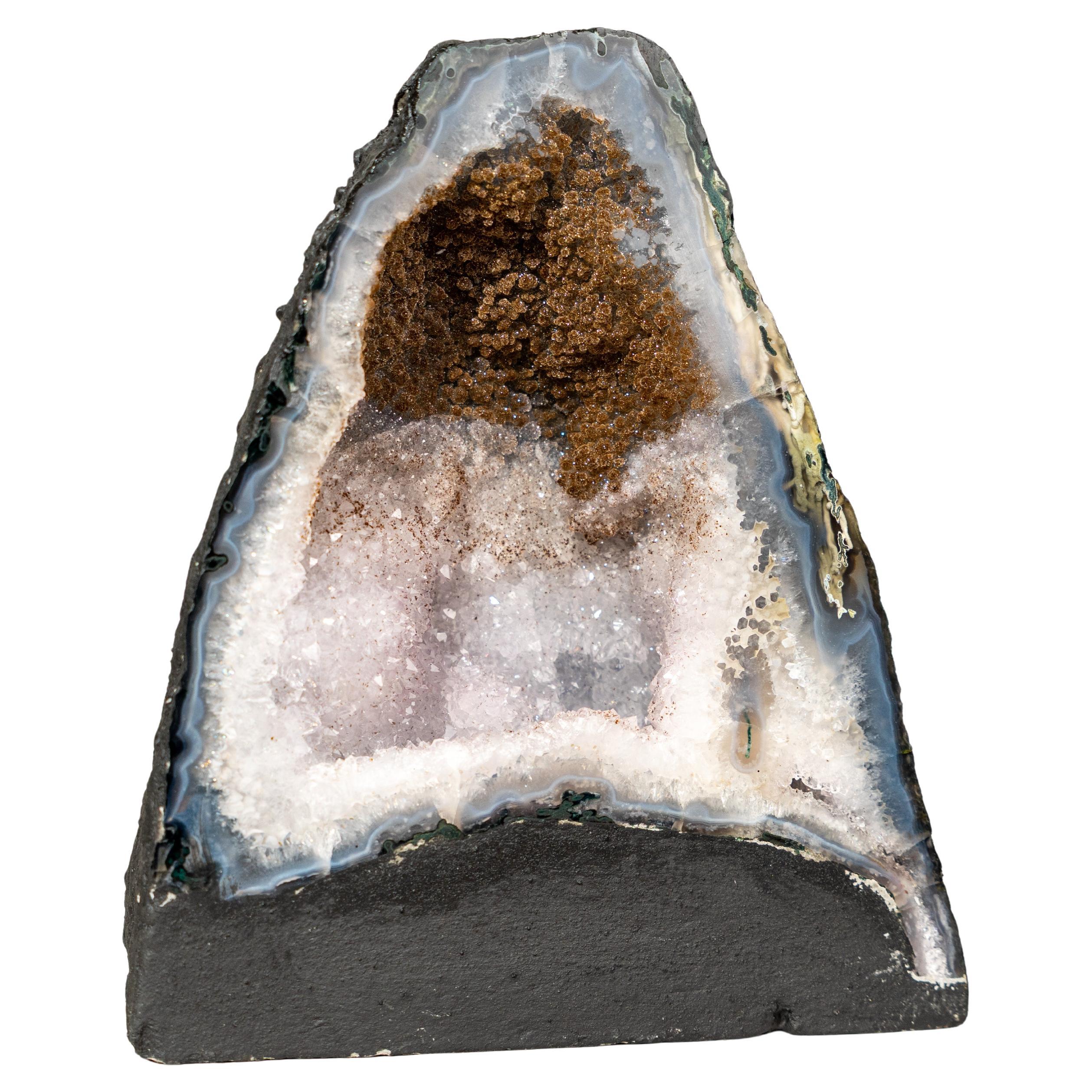 Geode di agata bicolore da collezione con druzy scintillante e ametista bianca