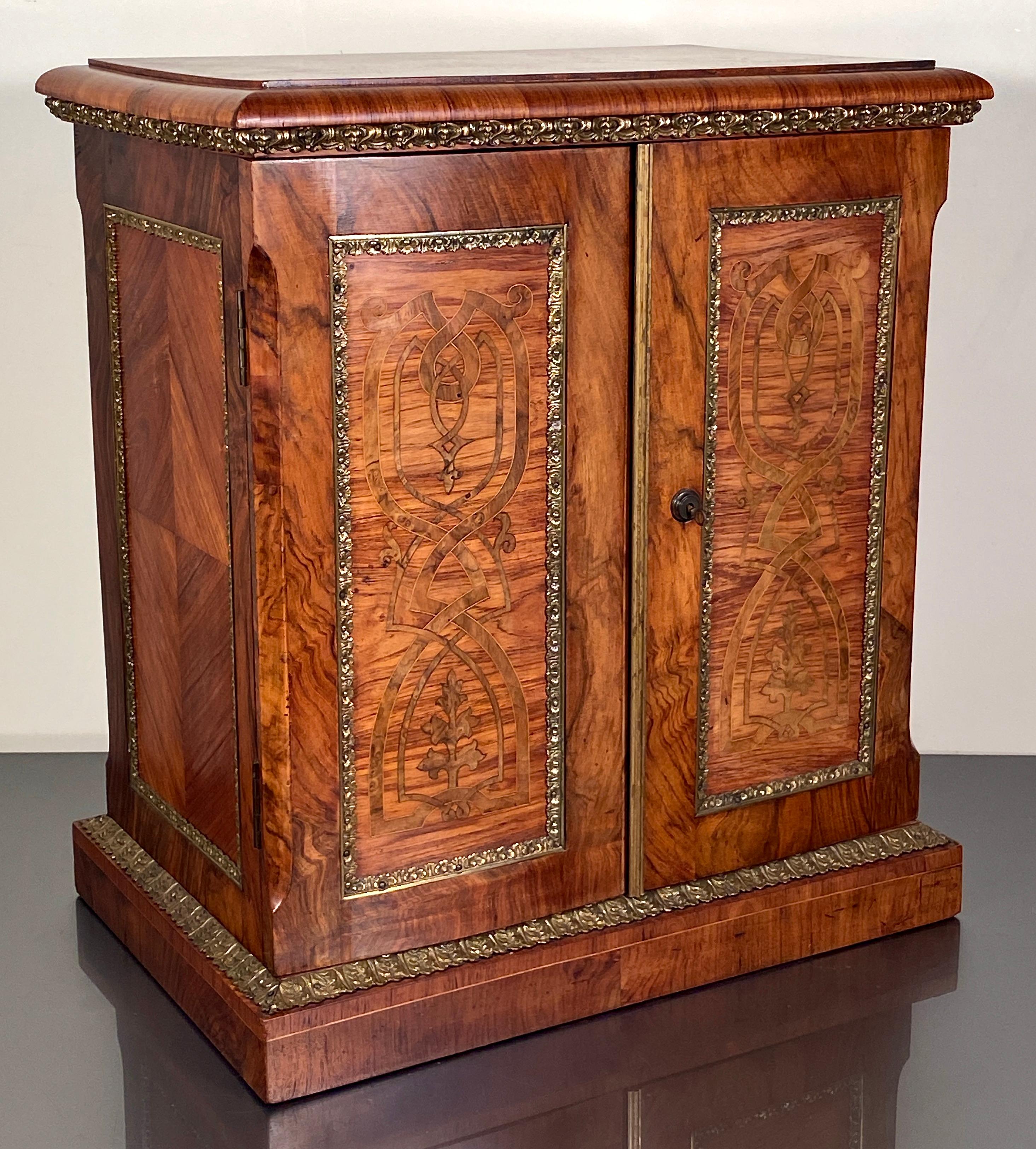 Collectors cabinet burr walnut ormolu specimen jewelry

Burr walnut and ormolu mounted specimen collectors cabinet.

Marquetry inlaid paneled doors enclosing 7 drawers with adjustable sections, original handles, Bramah lock and brass hinges.

The