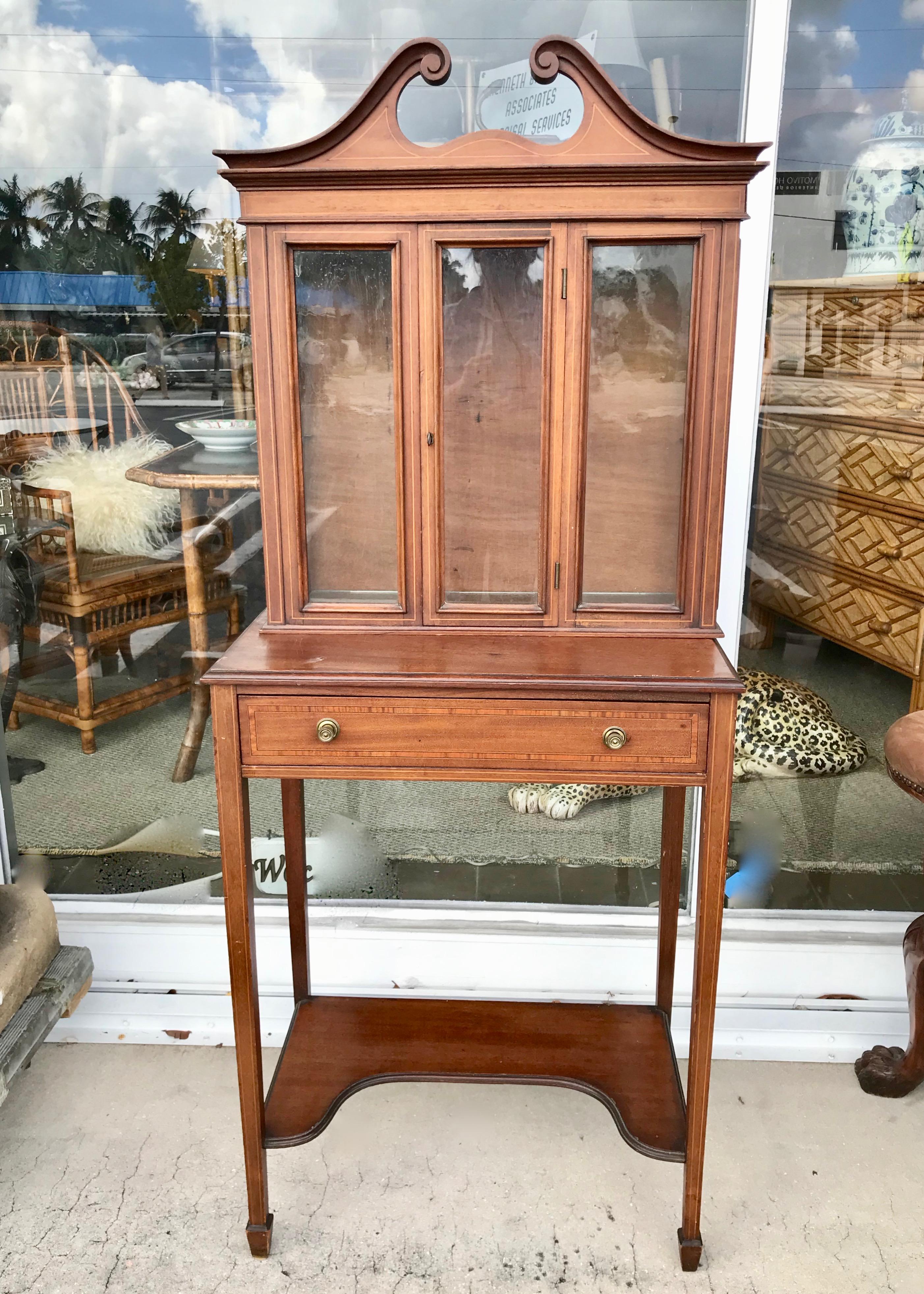 Collectors cabinet, Georgian style - formed with a drawer below the curio top.
The cabinet is raised upon elegant tapered legs The display top is 7