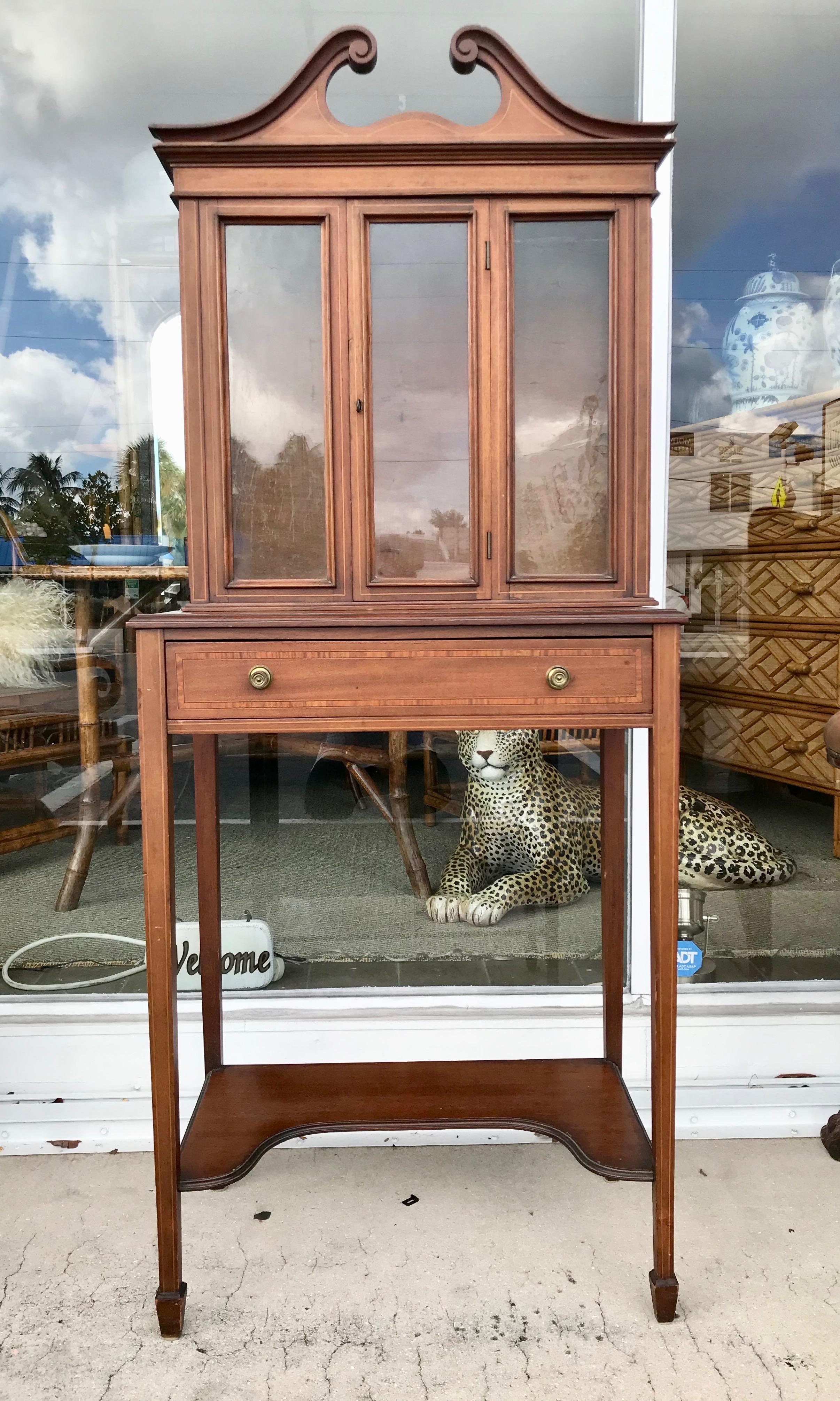 Collectors Cabinet / Vitrine In Good Condition In West Palm Beach, FL