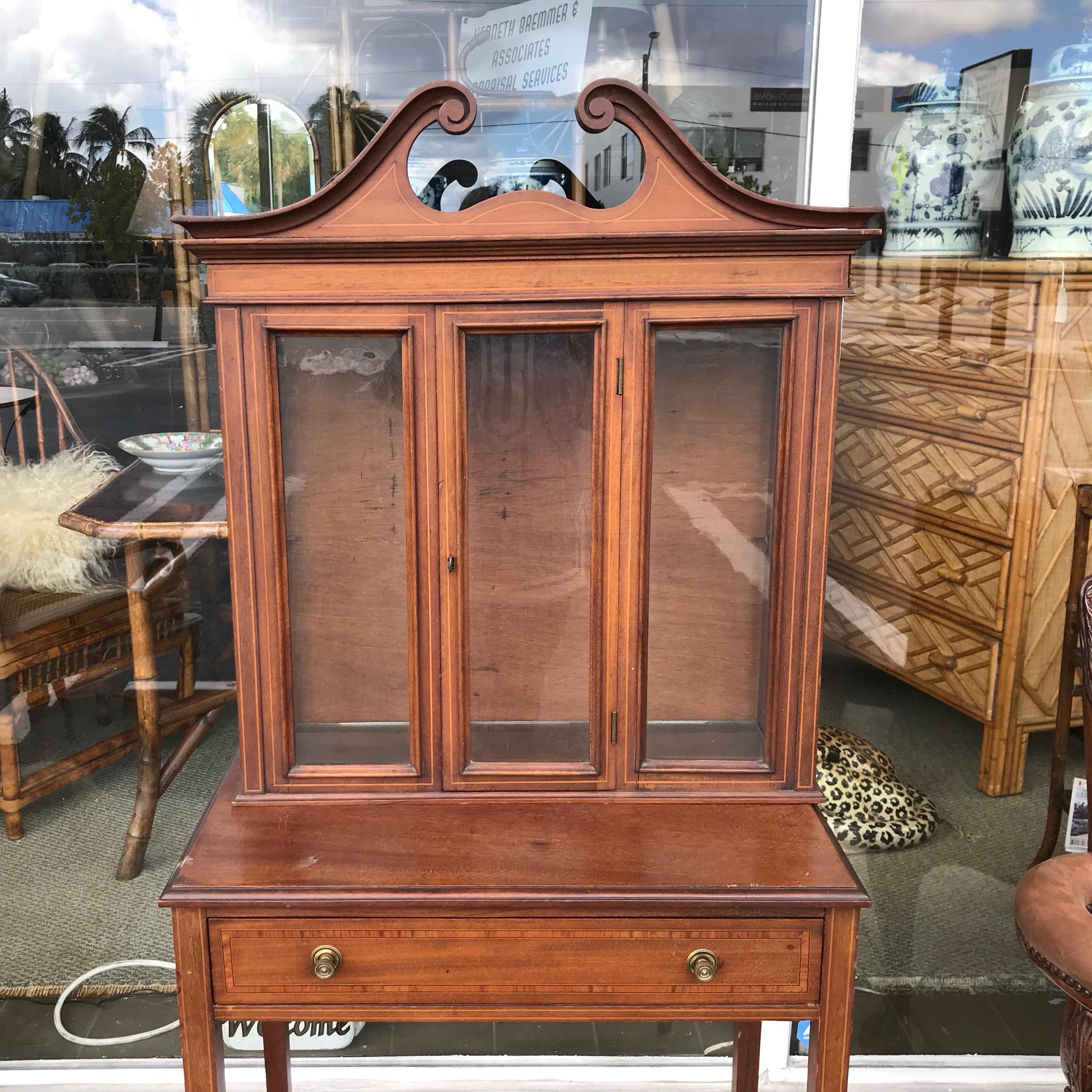 20th Century Collectors Cabinet / Vitrine