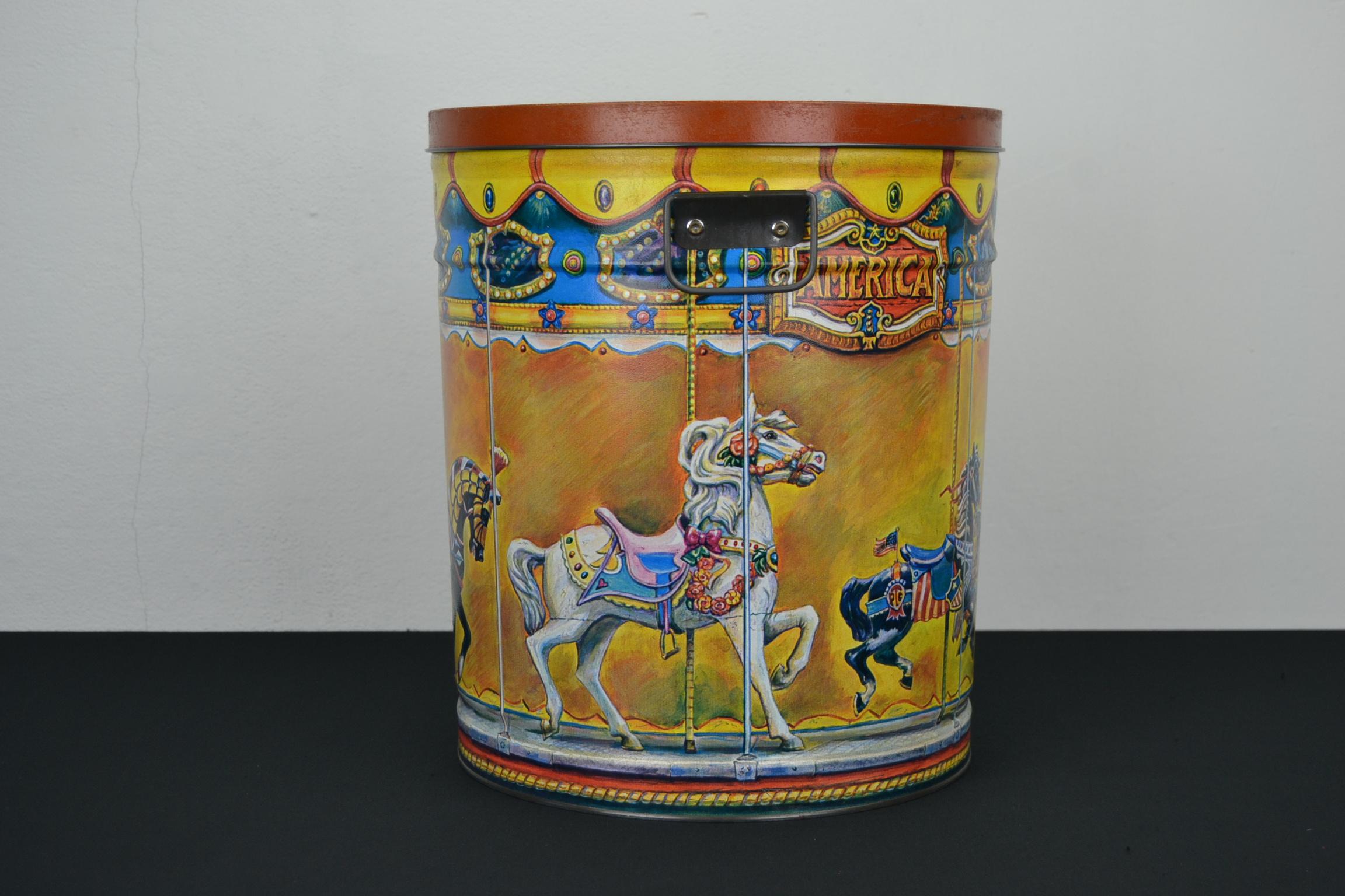 Collector's Carousel Tin, Mari Pritchard, 1982 For Sale 3
