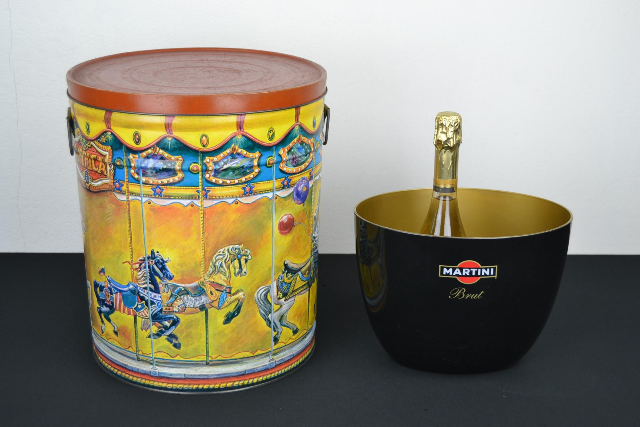 Collector's Carousel Tin, Mari Pritchard, 1982 For Sale 11
