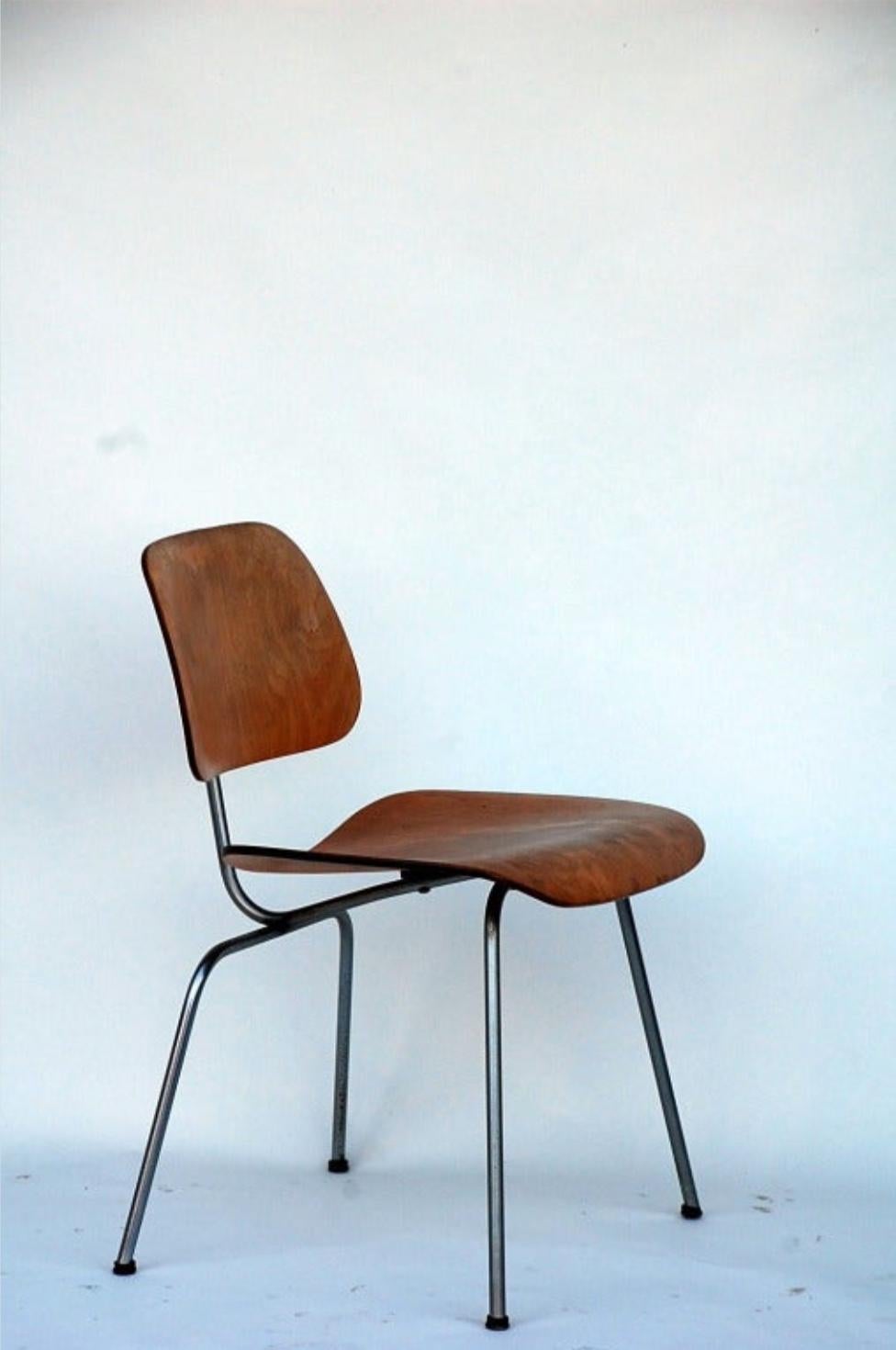 Collector's Early Eames DCM Chair In Excellent Condition For Sale In Los Angeles, CA