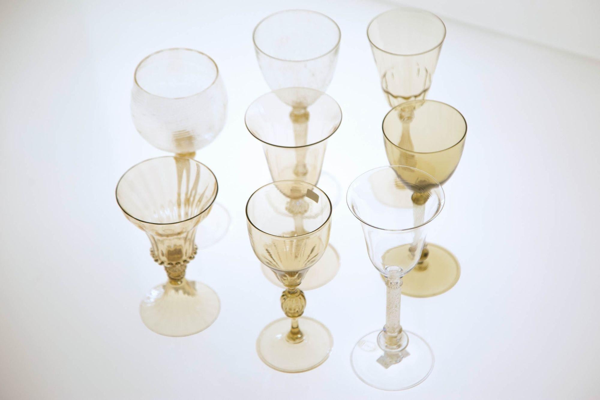 Ensemble éclectique de Collector de 8 verres à vin Cenedese, chacun avec un design différent en vente 10