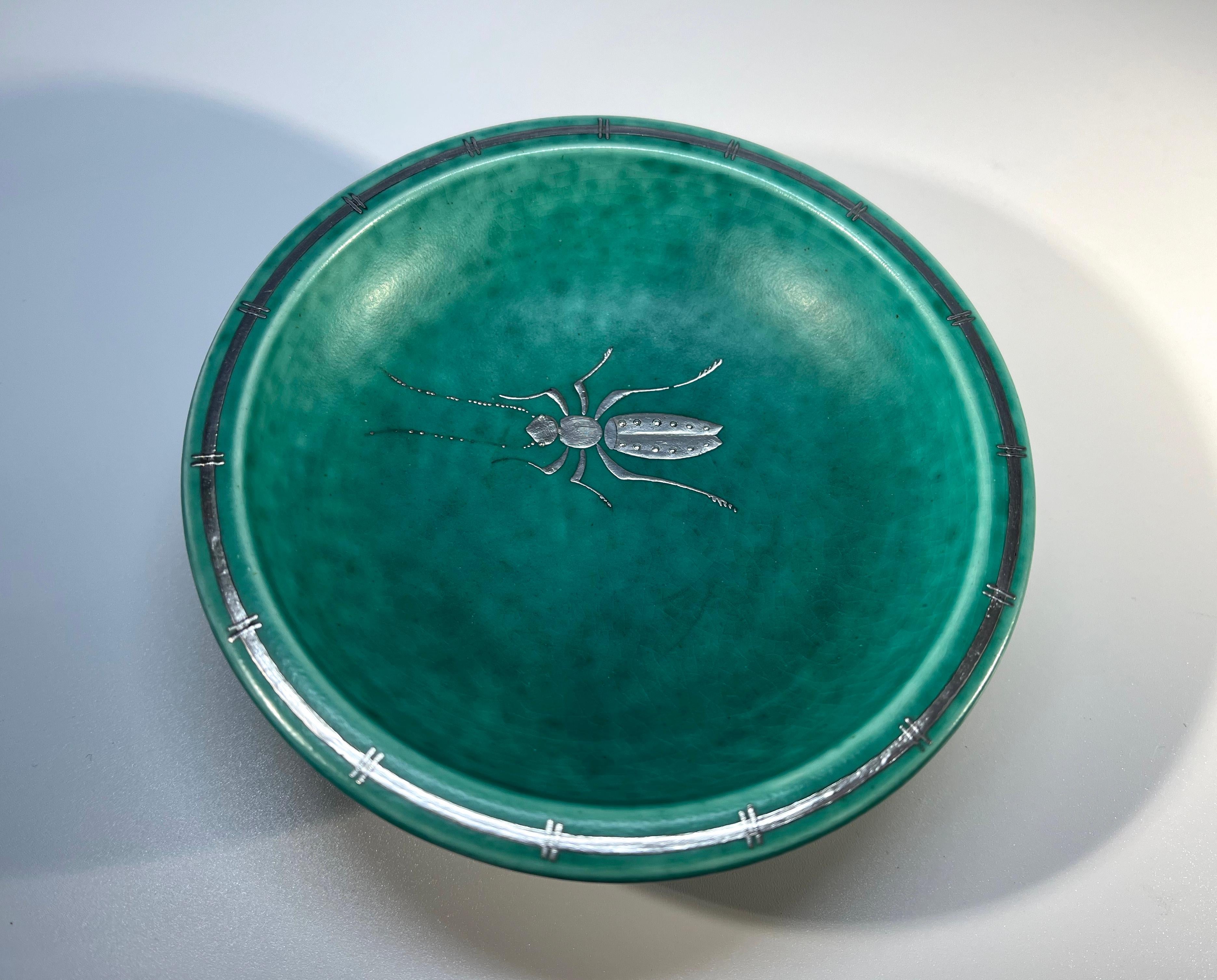 Smaltato Piatto da collezione con scarabeo esotico Wilhelm Kage, ARGENTA, Gustavsberg, Svezia c1943 in vendita