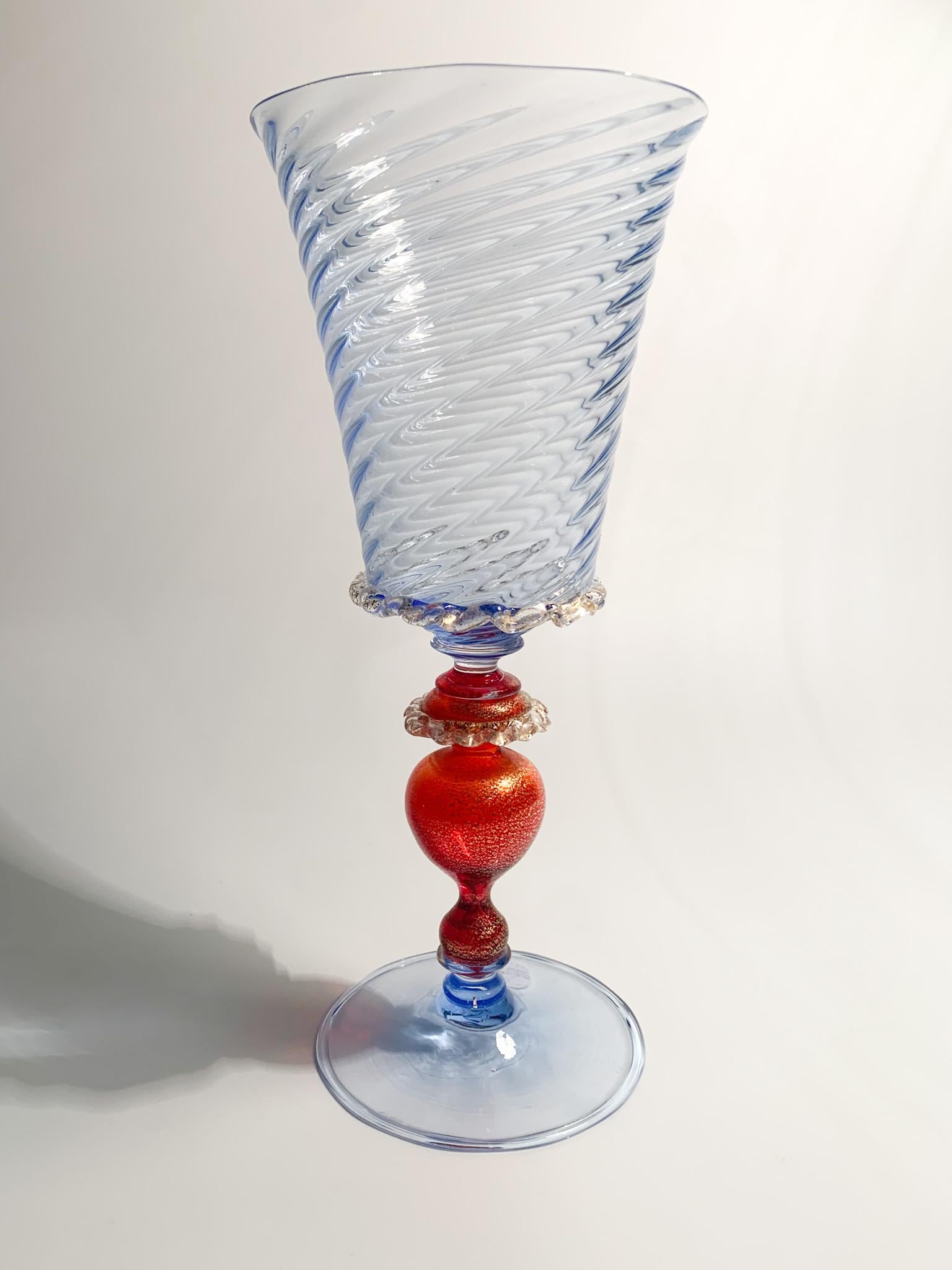 Collectable goblet in hand-blown Murano glass, light blue and red with gold leaf, made in the 1950s

Ø 9 cm h 22 cm