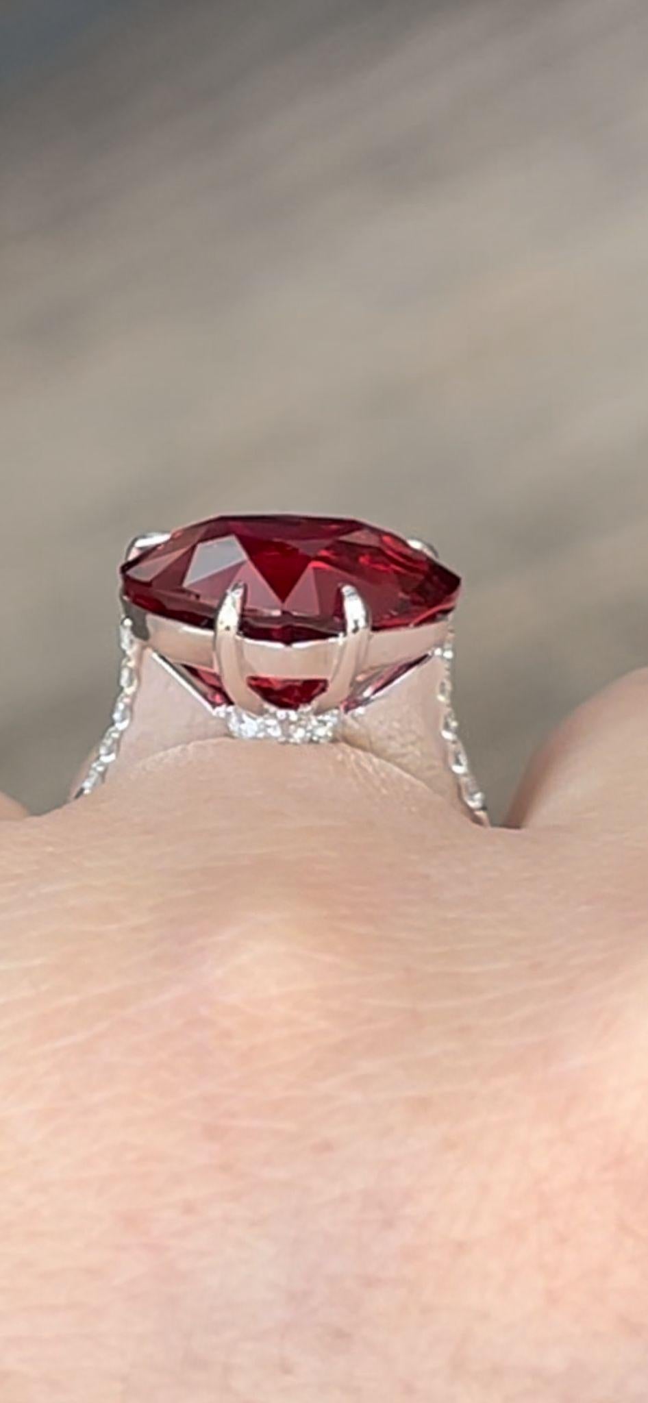 Contemporaneo Da collezione certificato GRS da 8,44 Ct. Anello di spinello non trattato con taglio a cuore VIVID RED in vendita