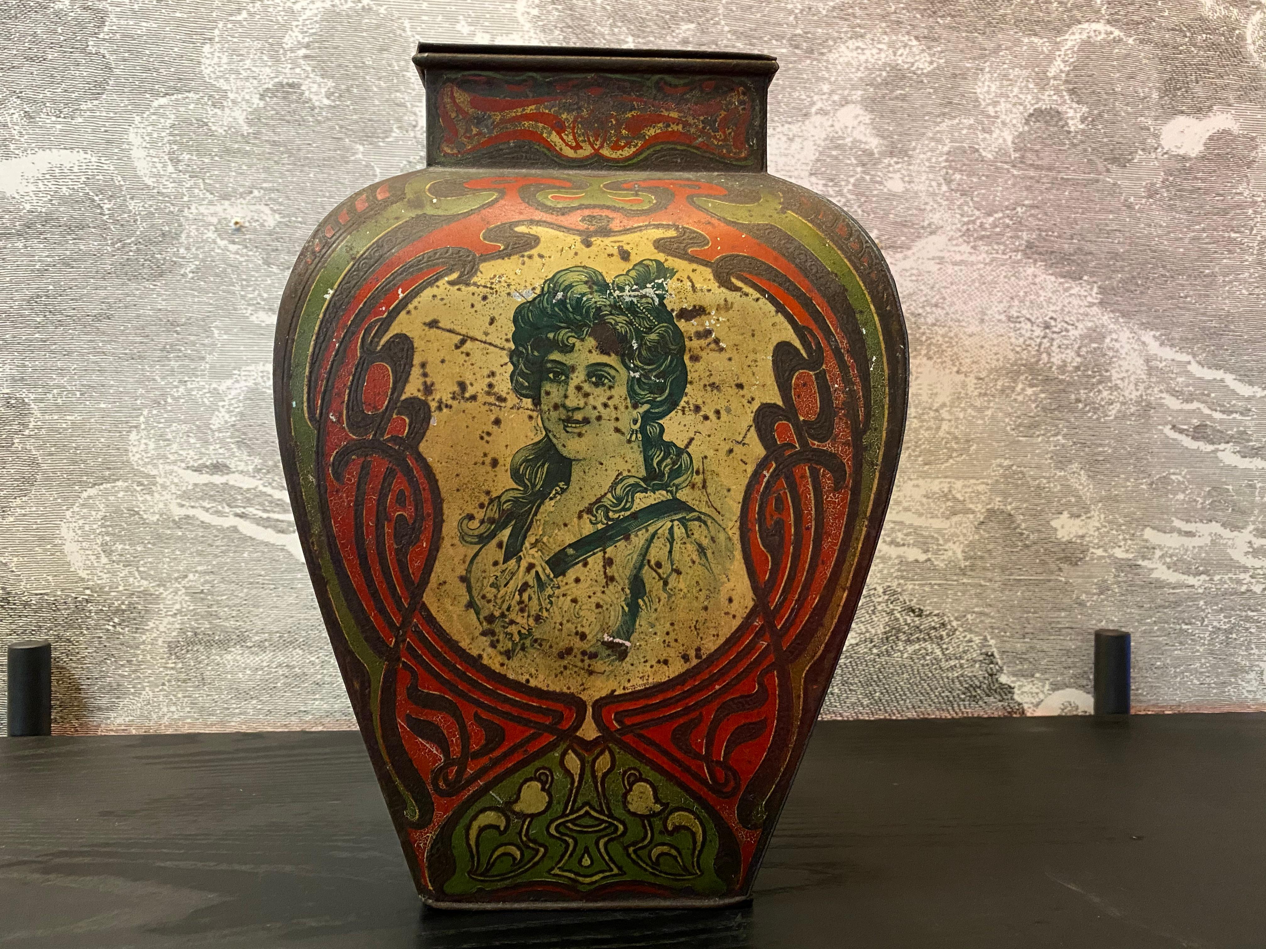 Collector's Item Art Nouveau Lidded Tin, 1920s In Fair Condition For Sale In Hamburg, DE