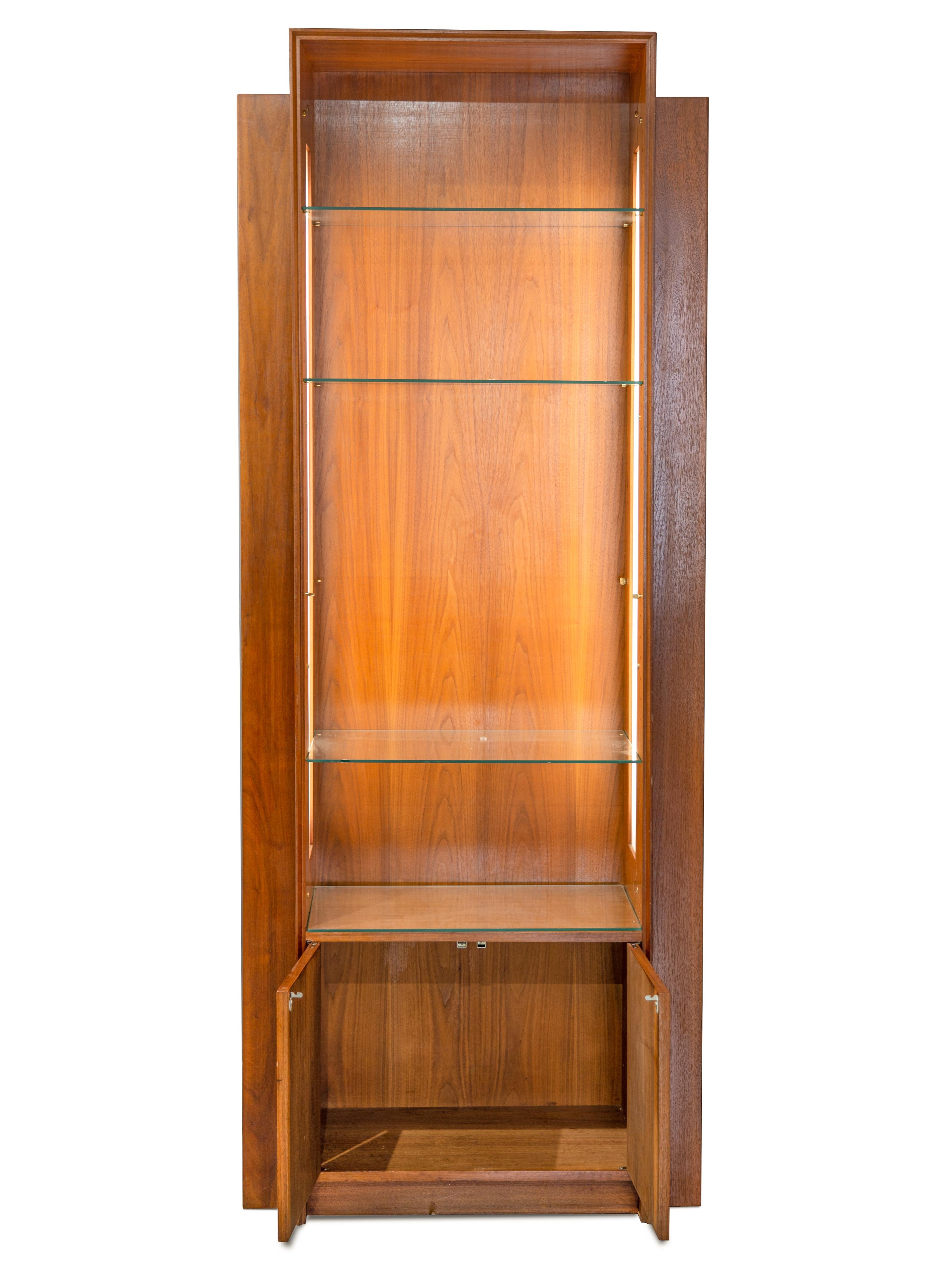 Art Deco Collector’s Skyscraper Design Midcentury Display Cabinet with Side Illumination