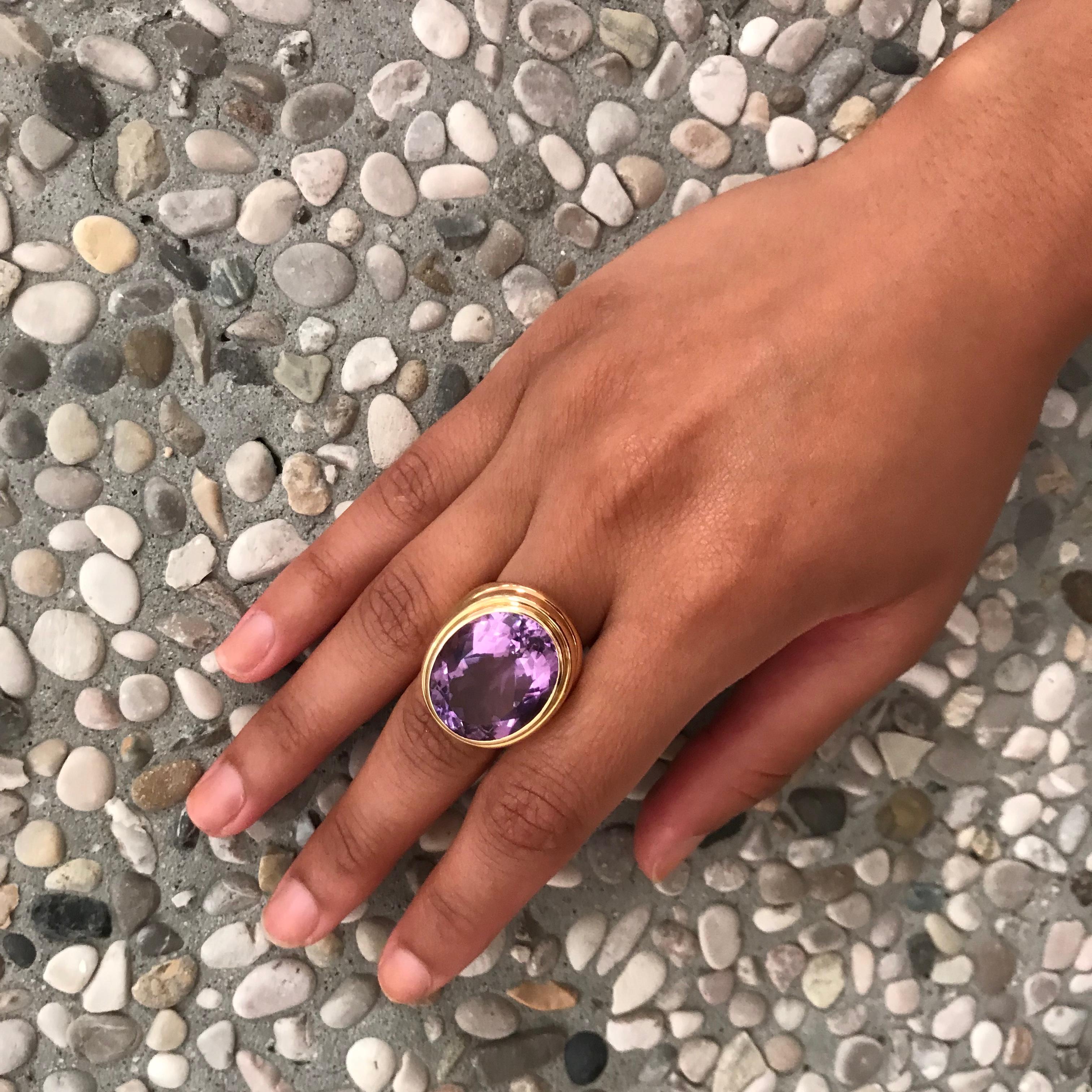 A fascinating 26.26 ct amethyst is embedded in a 18kt rose gold setting and design by Colleen B. Rosenblat. This ring is an eye-catcher!  
Ring size: 56

