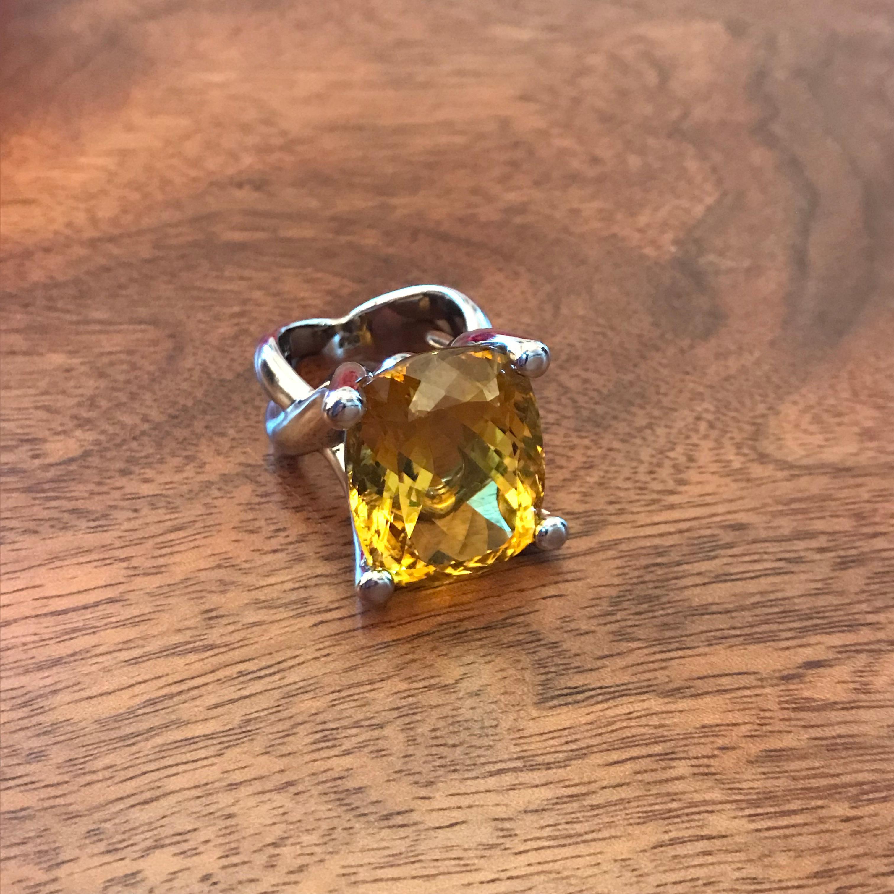 Taglio cuscino Anello d'oro al berillo Colleen B. Rosenblat in vendita