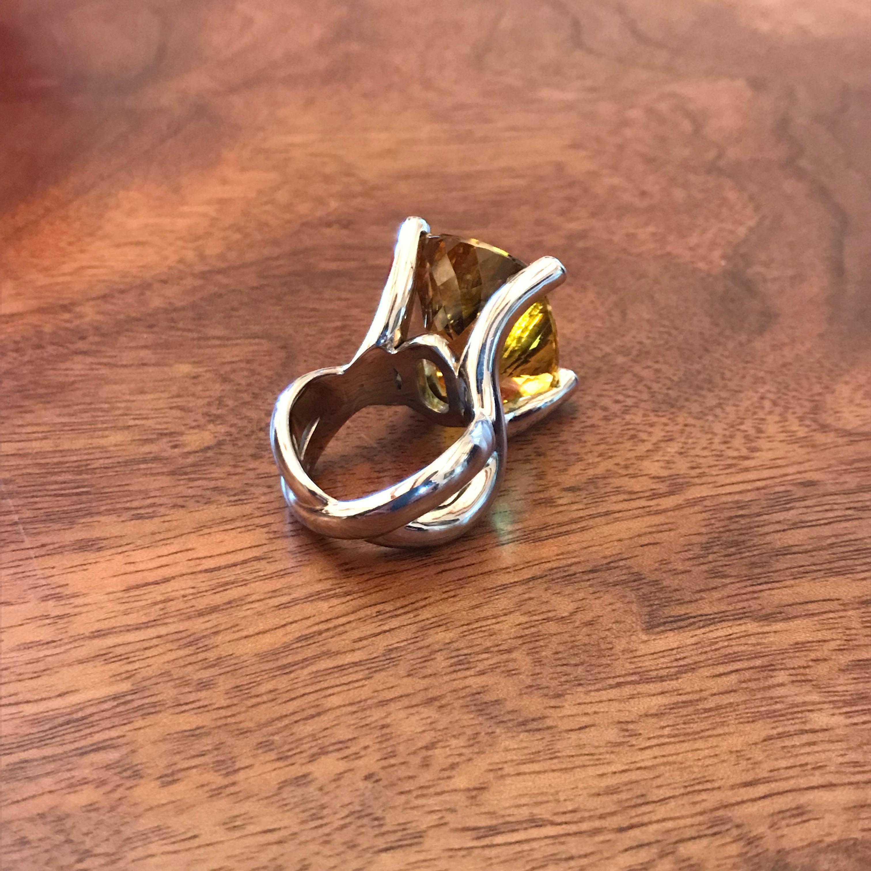 Colleen B. Rosenblat beryl gold ring In New Condition For Sale In Hamburg, DE