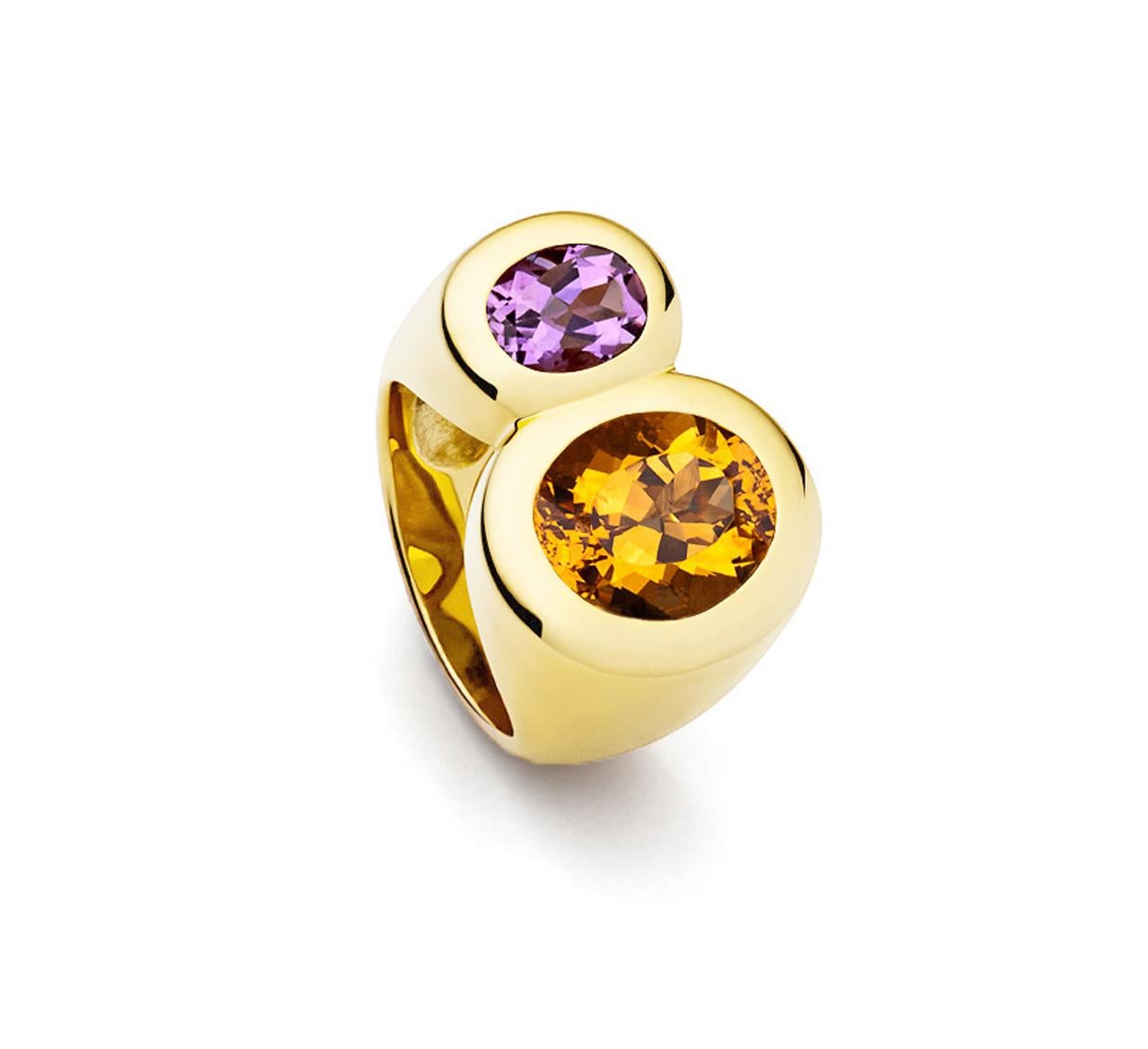 18k yellow gold embraces this marvelous citrine 4.75 ct and desirable amethyste 1.1 ct. With a length of 17.5 mm and a wide of 24 mm this ring could be your constant companion. 
Designed by Colleen B. Rosenblat
