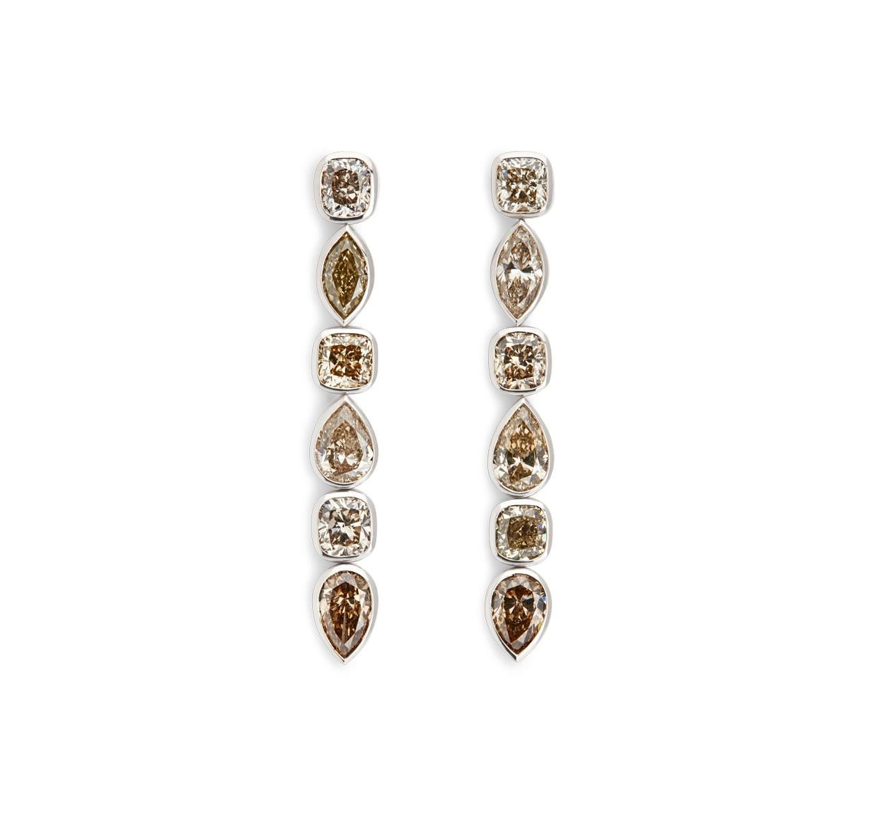 These glamorous red carpet earrings are set in 18 carat white gold with various 12,65 ct cognac diamonds.