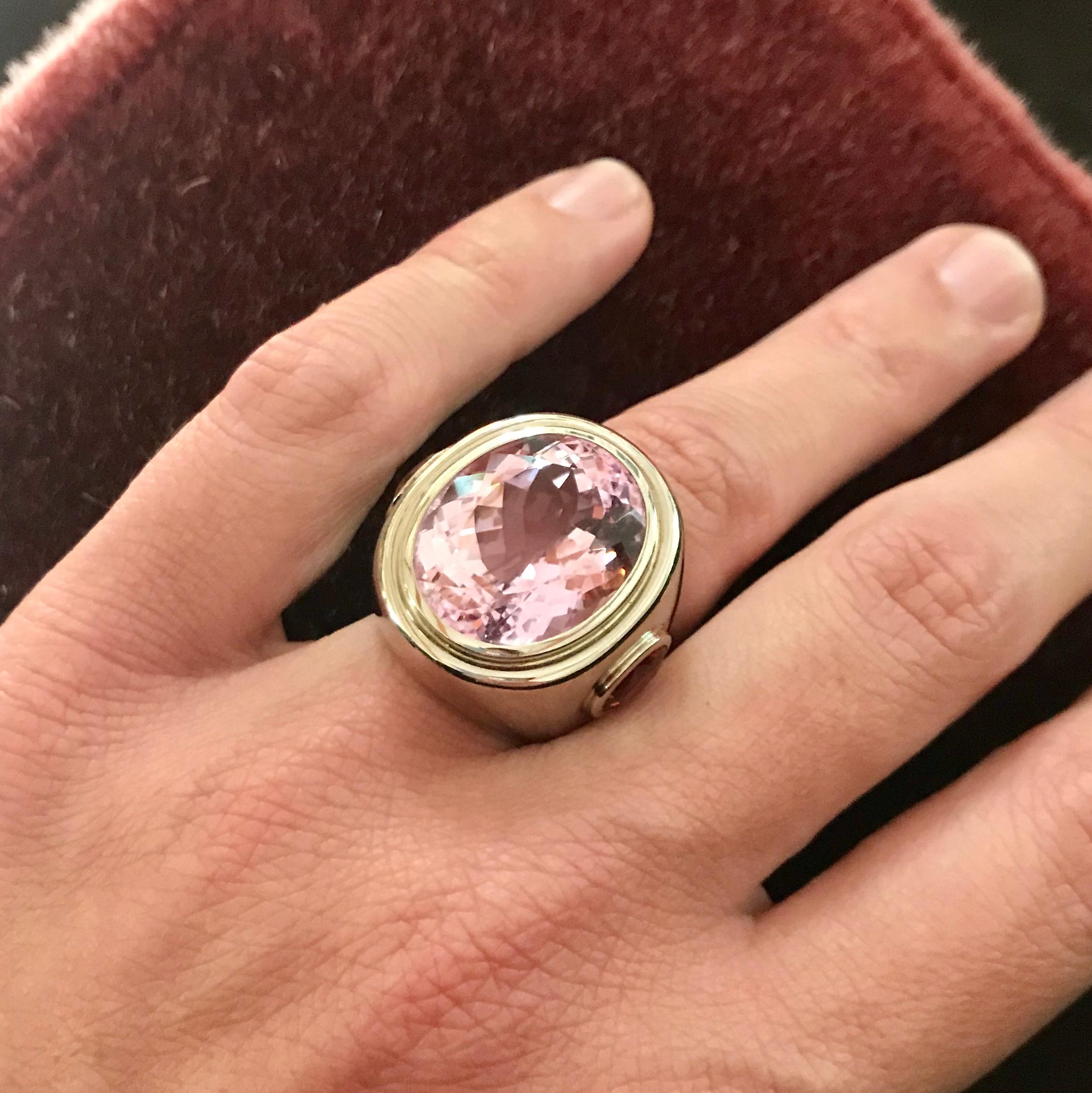 A ring in 18k white gold with one kunzite 27.48 ct and two beautiful orange sapphires 3.39 ct.
Ring size: 58
Designed by Colleen B. Rosenblat.

