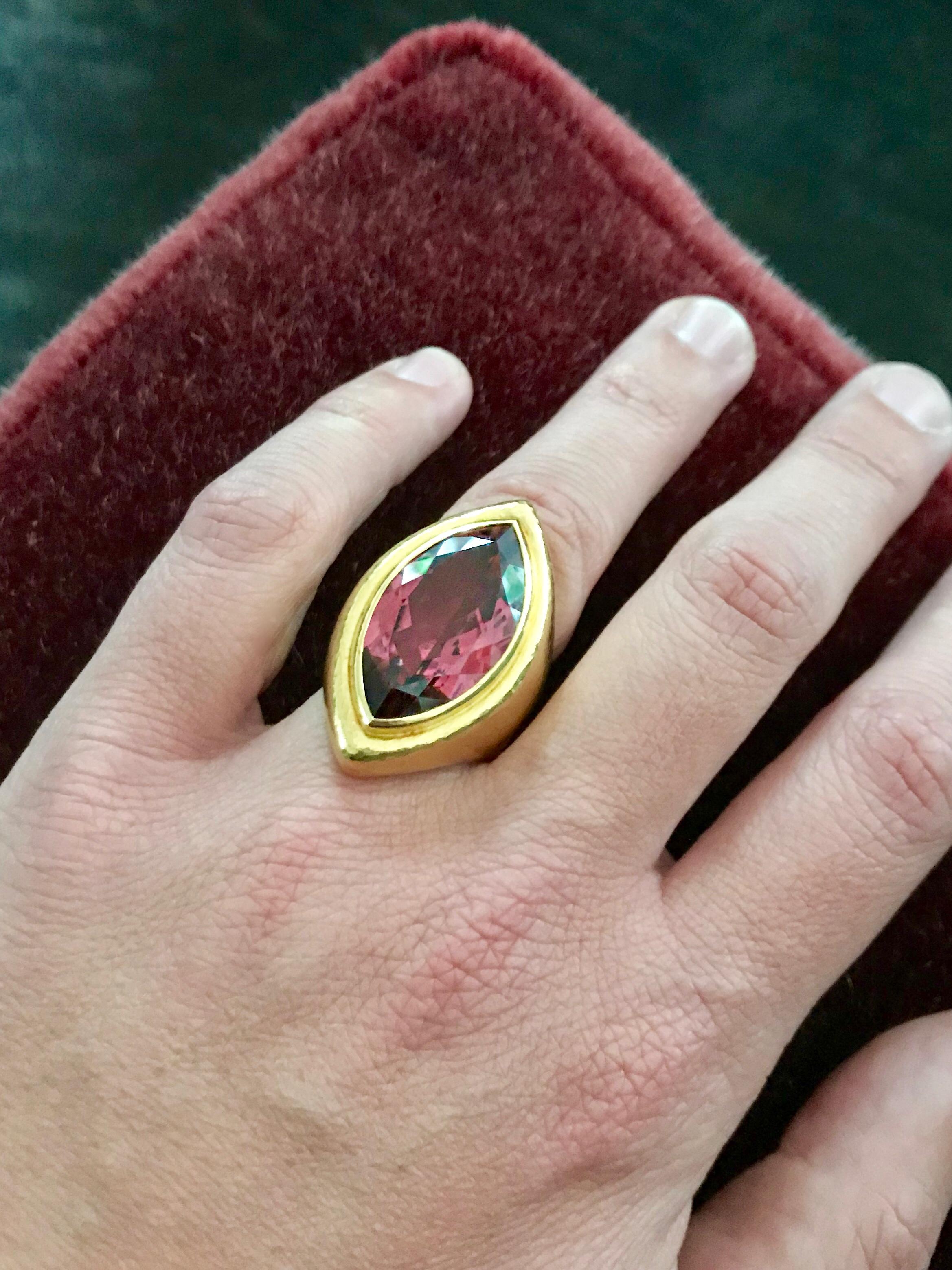 Extraordinary 22k hammered yellow gold ring with a beautiful pink tourmaline (rubellite) 20.09 ct.
Dimensions: 37 mm x 21 mm
Ring size: 56