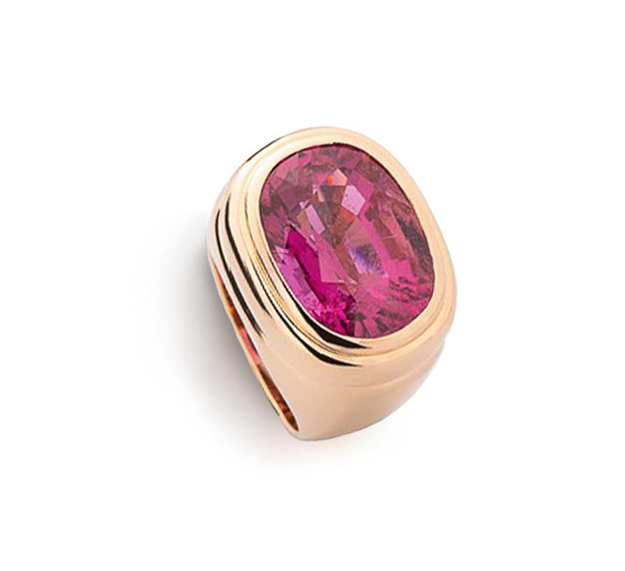 Sind Sie bereit, diesen wunderschönen Ring aus 18 Karat Roségold mit einem leuchtenden rosa Turmalin von 13,08 Karat zu tragen, der von Colleen B. Rosenblat entworfen wurde? 
Ringgröße: 55

