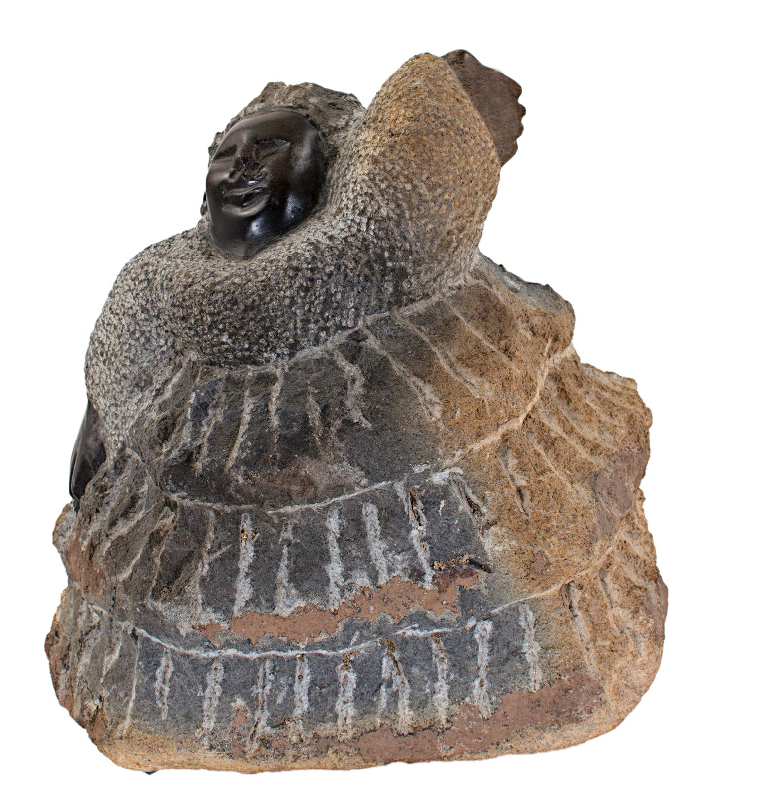 Afrikanische weibliche Figur Steinskulptur Contemporary Shona Expressionismus Signiert – Sculpture von Colleen Madamombe
