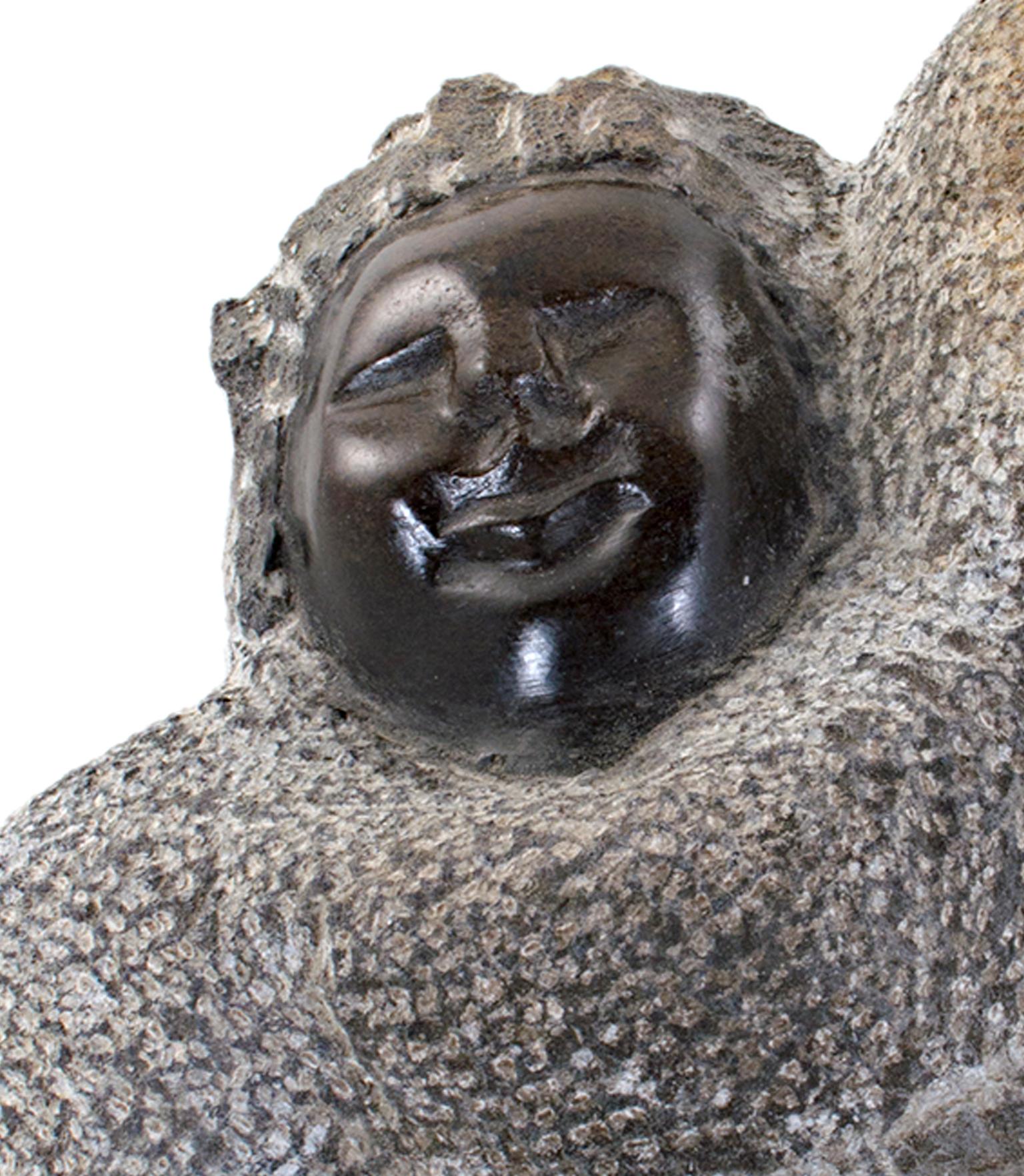 Figure féminine africaine Sculpture en pierre contemporaine Shona Expressionnisme signée en vente 1
