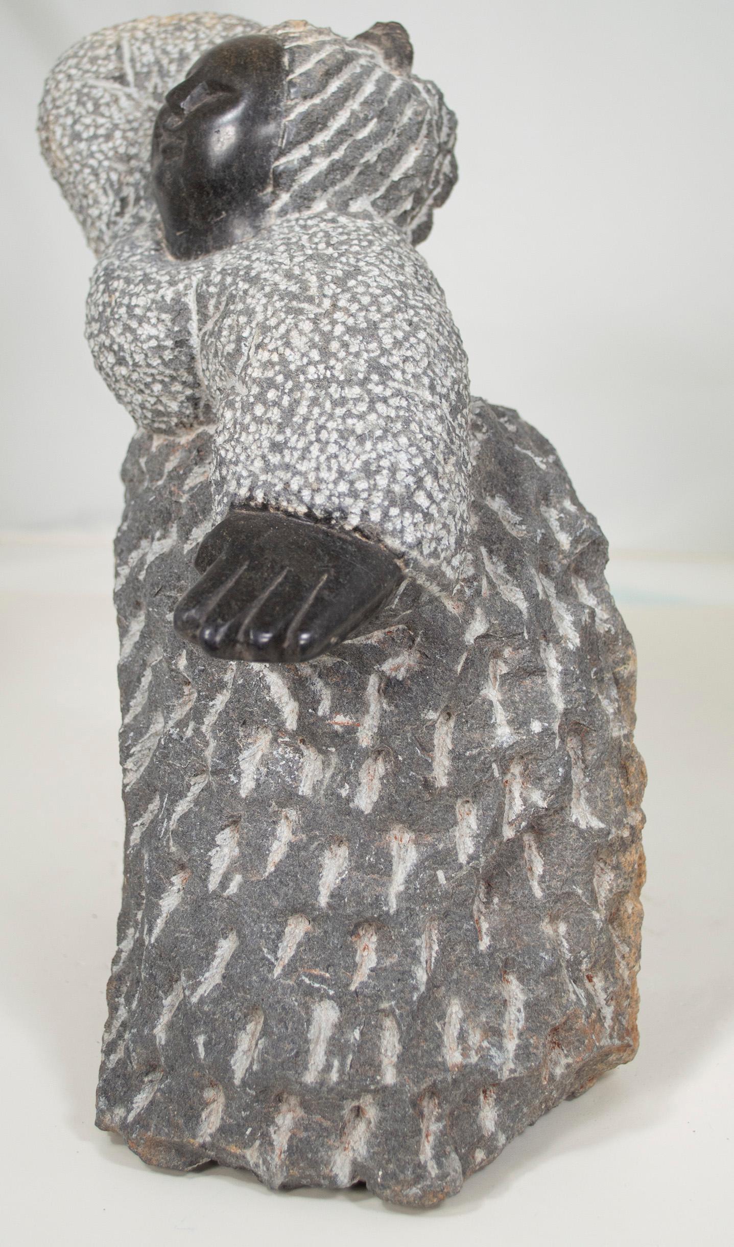Sculpture originale en pierre Shona signée Colleen Madamombe en vente 1