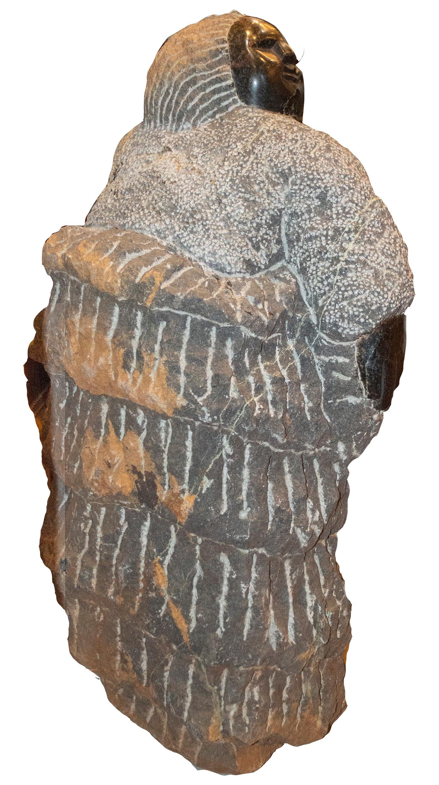 Original signierte Shona-Steinskulptur „Grandmother“ von Colleen Madamombe im Angebot 2