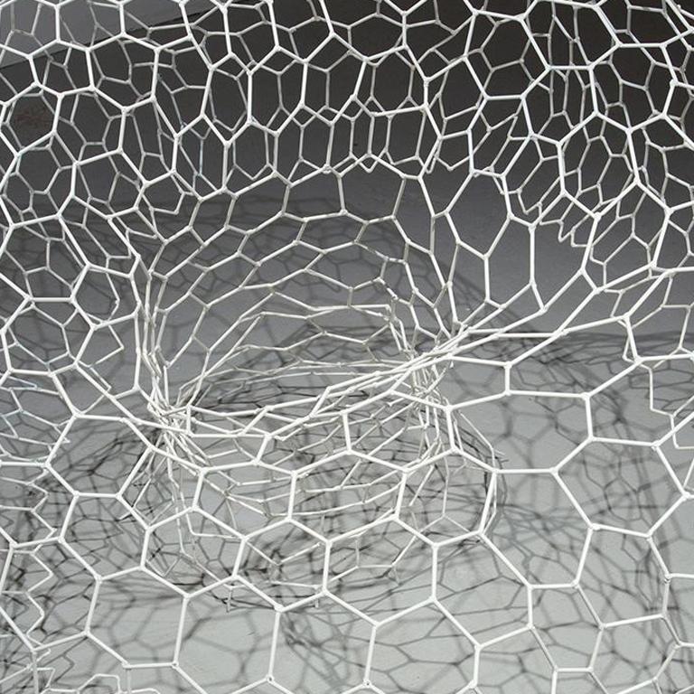 Räumliche Anomalie (Grau), Abstract Sculpture, von Colleen Wolstenholme