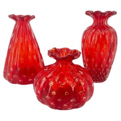 Collection Rubis 1950 : Ensemble de 3 vases d'art en verre de Murano avec feuilles d'or 