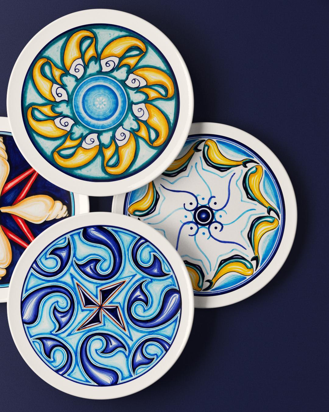 Céramique Collection Colapesce - Ensemble de 28 assiettes entièrement peintes à la main. en vente