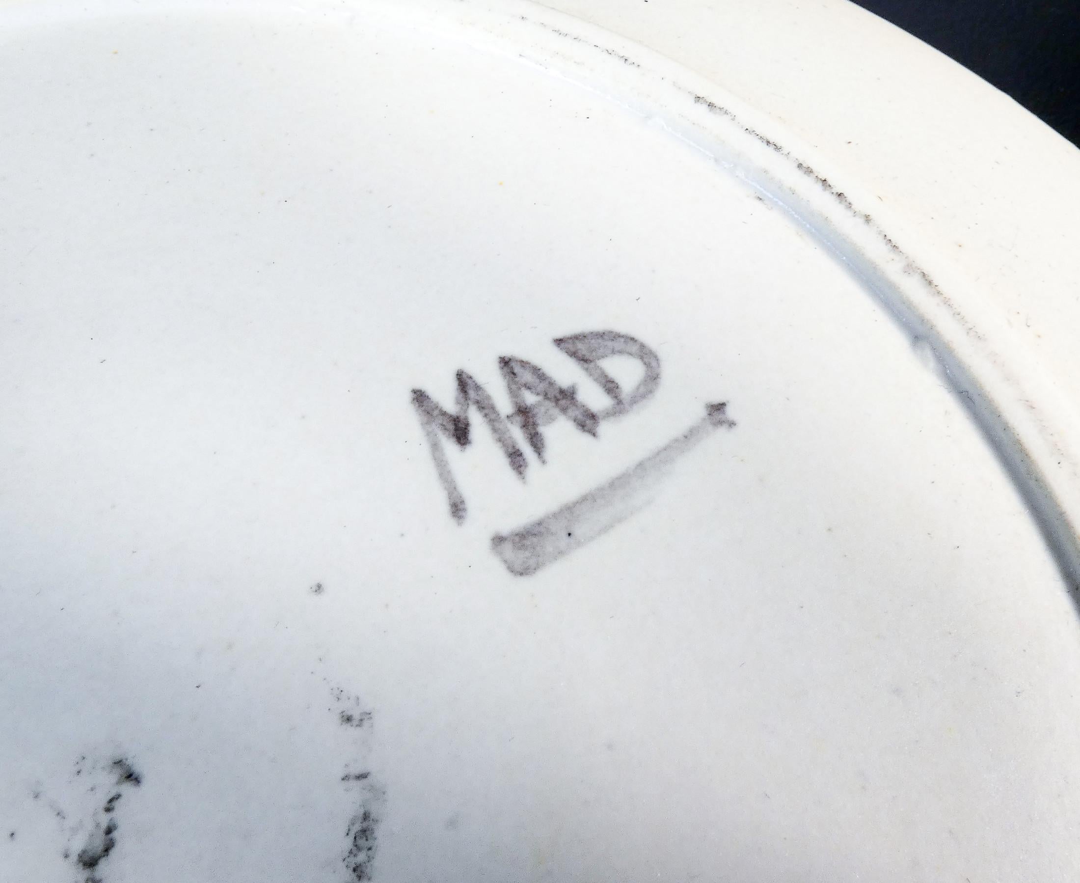 Sammlung von sieben Tellern signiert Atelier MADOURA Mad, handbemalte Keramik im Angebot 5