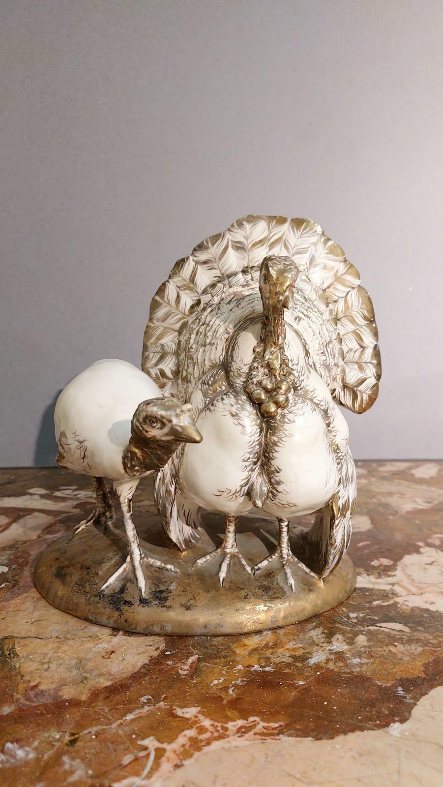 The collection includes eleven ceramic sculptures, depicting turkeys in various techniques and sizes. Specifically: One is colored ceramic; one is hand-painted bisque; the smaller one is glazed porcelain; two are galvanized (i.e., covered with