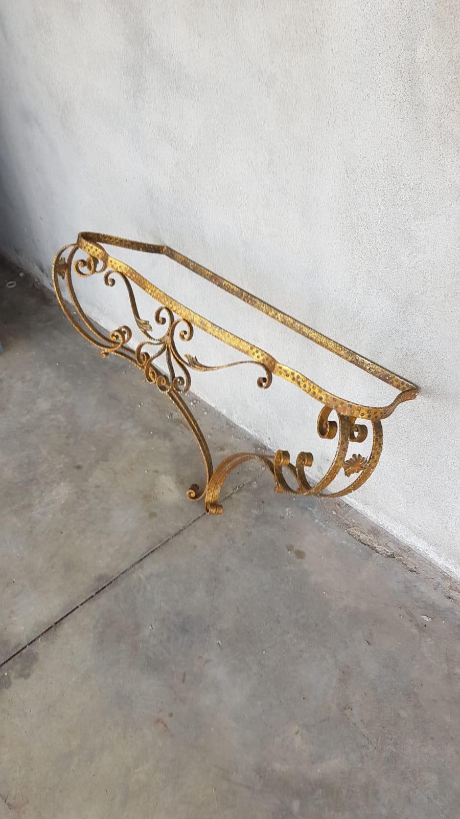 Colli Art Glass and Golden Wrought Iron Structure Small Table Console, 1950s

Pier Luigi Colli art glass and golden wrought iron structure small table console. From Italy from 1950s production. This designer was famous for his particular capability