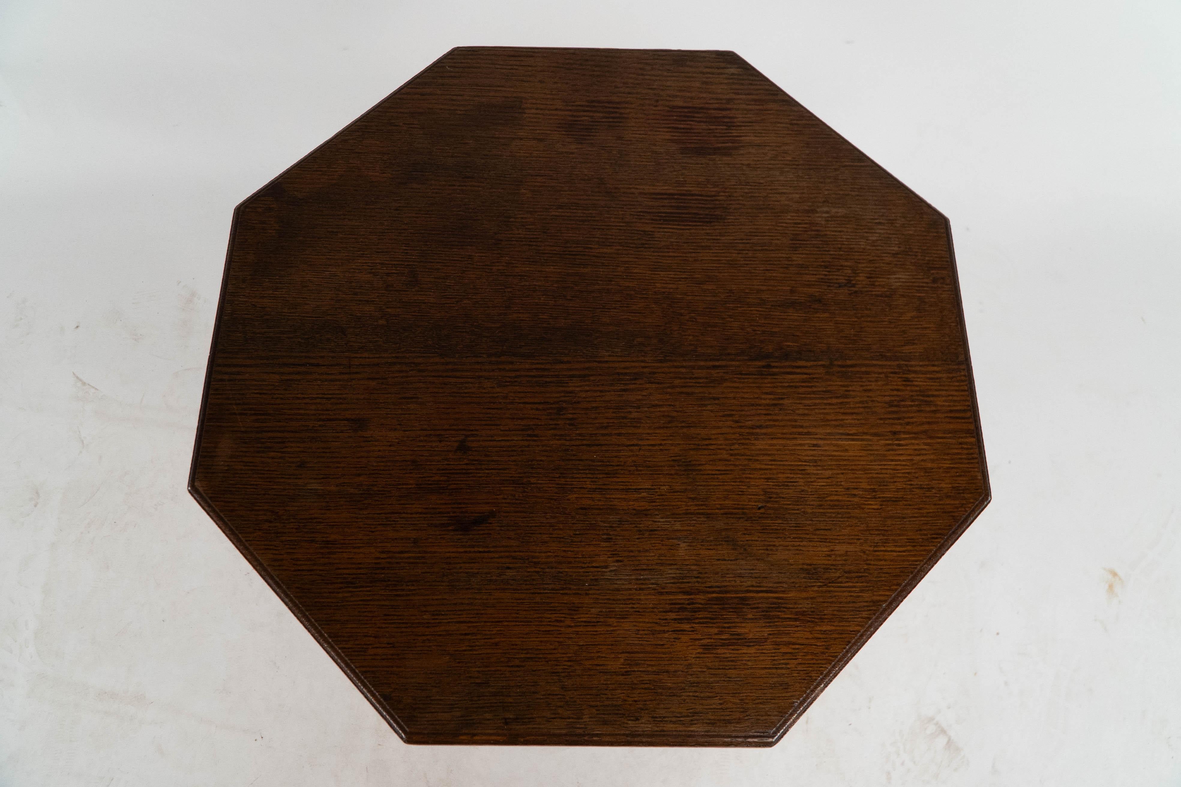 Collier et Plucknett. Rare table d'appoint en chêne de style Revive gothique en vente 3