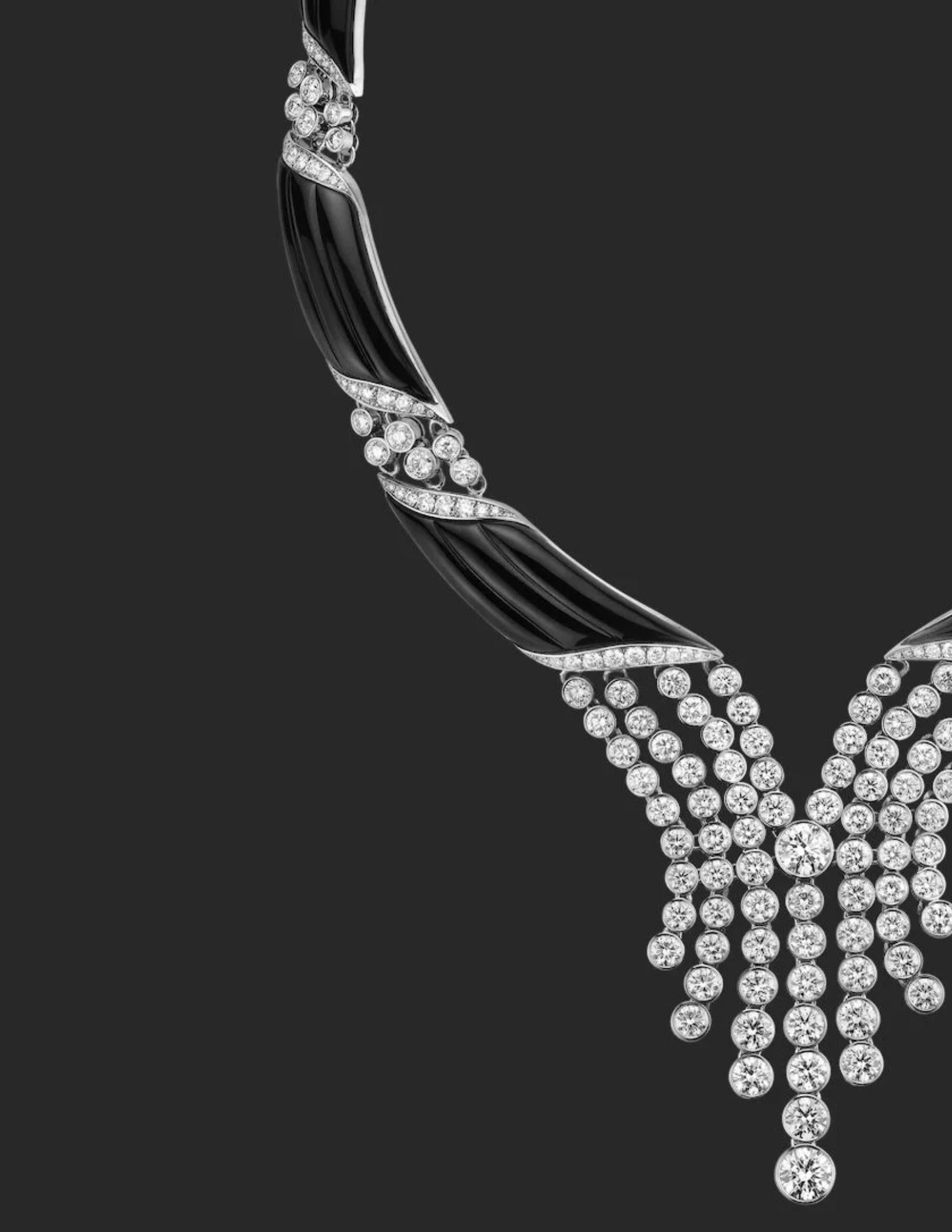 The House of KOENIG creates sustainable jewels, using exclusively recycled precious metals and conflict-free gemstones that inspire and endure. 100% SWISS HANDMADE 

Manufactured in 18-karat white gold with 8 carved onyx elements and 284 round