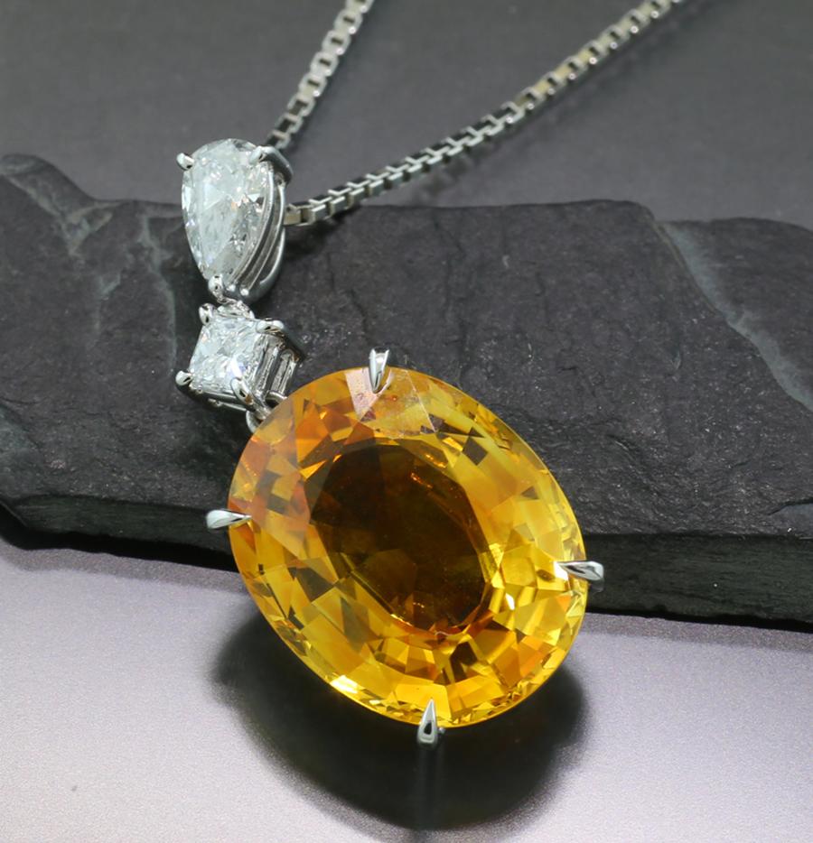 Oval Cut GIA certified Ceylon Sapphire Yellow-Orange 12.34 ct 2 diamonds 0.50 ct Necklace
