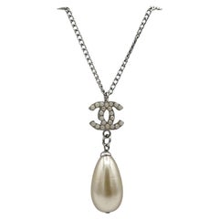 Collier CHANEL CC Perles Goutte acier argenté 2004