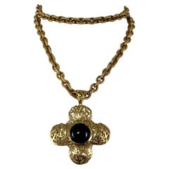 Collier CHANEL Coco Mark Croix métal doré 1995