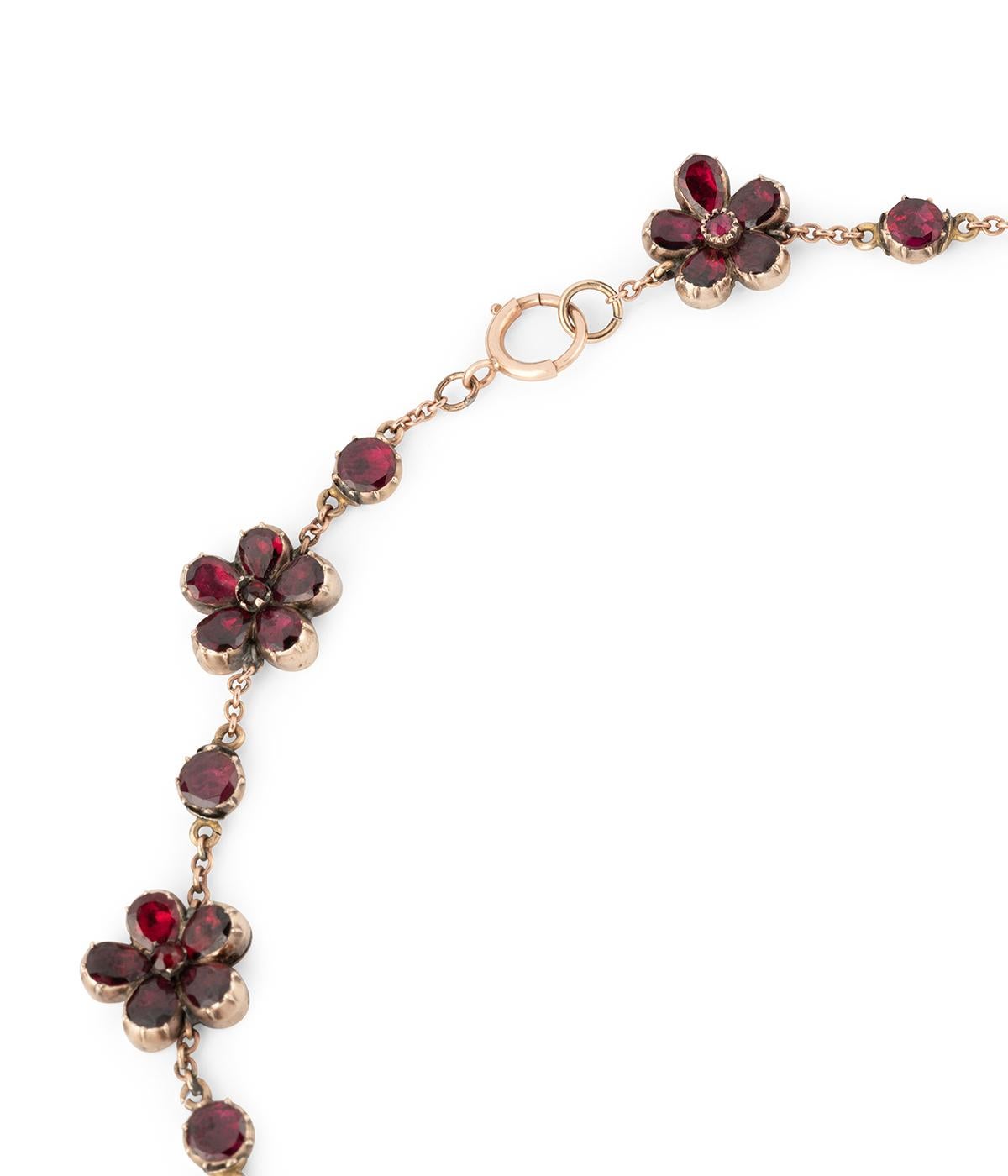 Collier della fine del 19° secolo ornato di fiori in granata in vendita 1