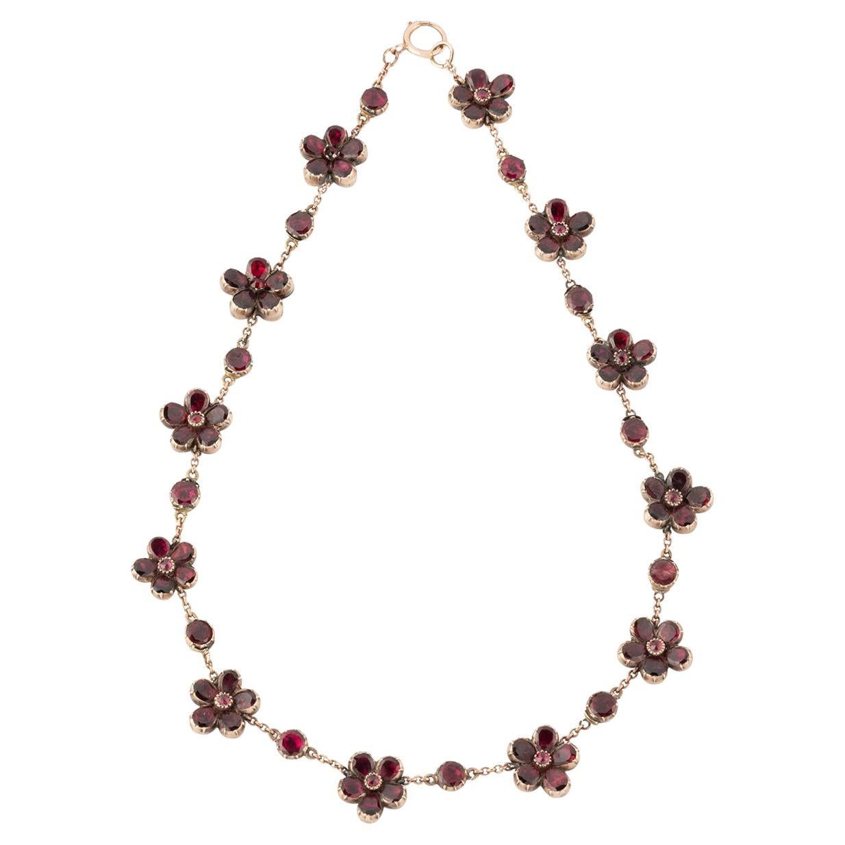 Collier della fine del 19° secolo ornato di fiori in granata