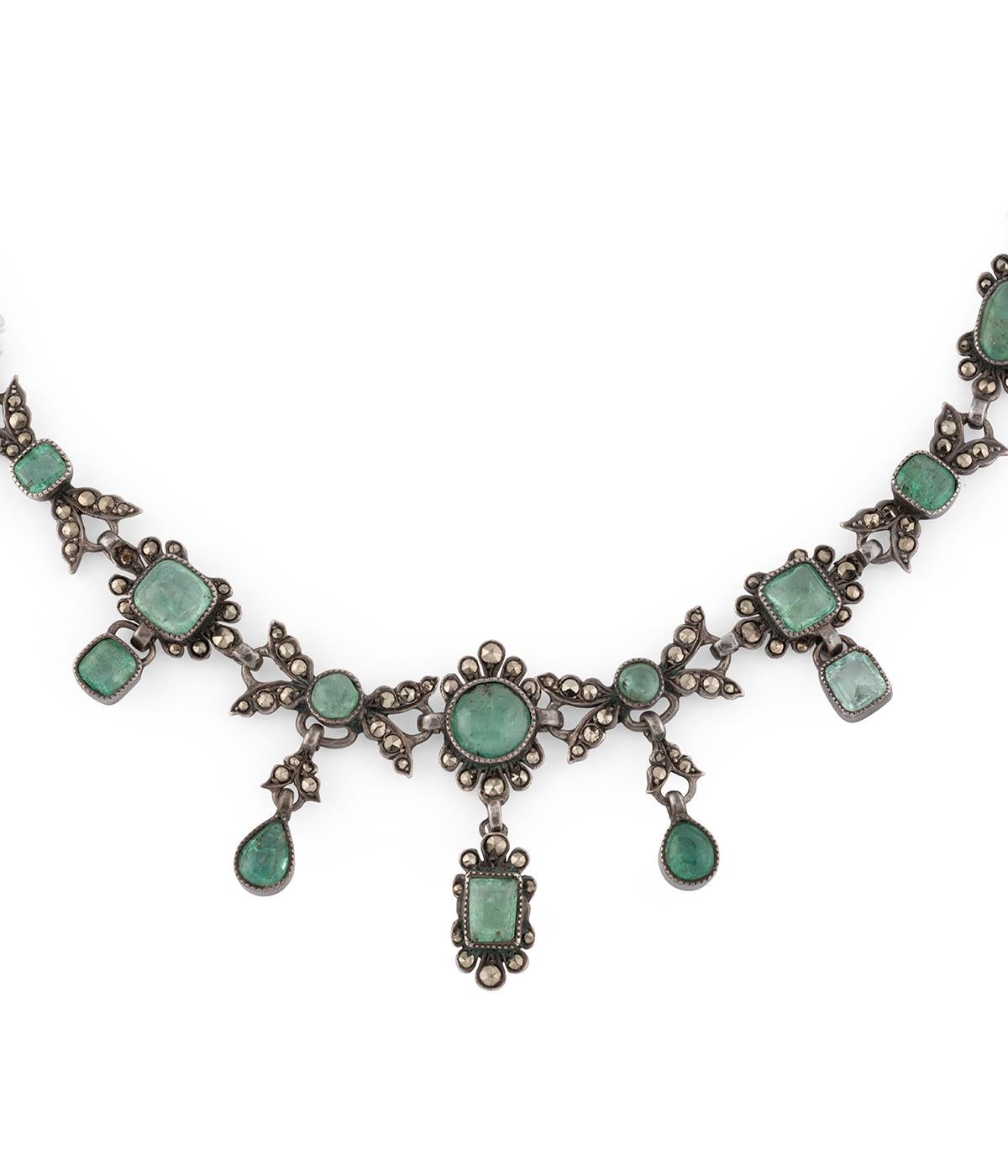 Taglio misto Collier drapperia ancien émeraudes et Argental in vendita