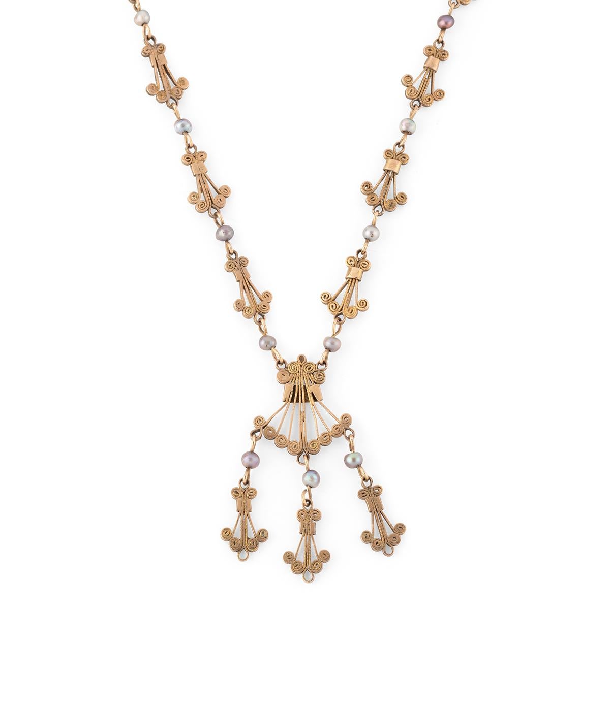 Grezzo Collier in filigrana d'oro rosa 9 carati e perle della fine del 19° secolo in vendita