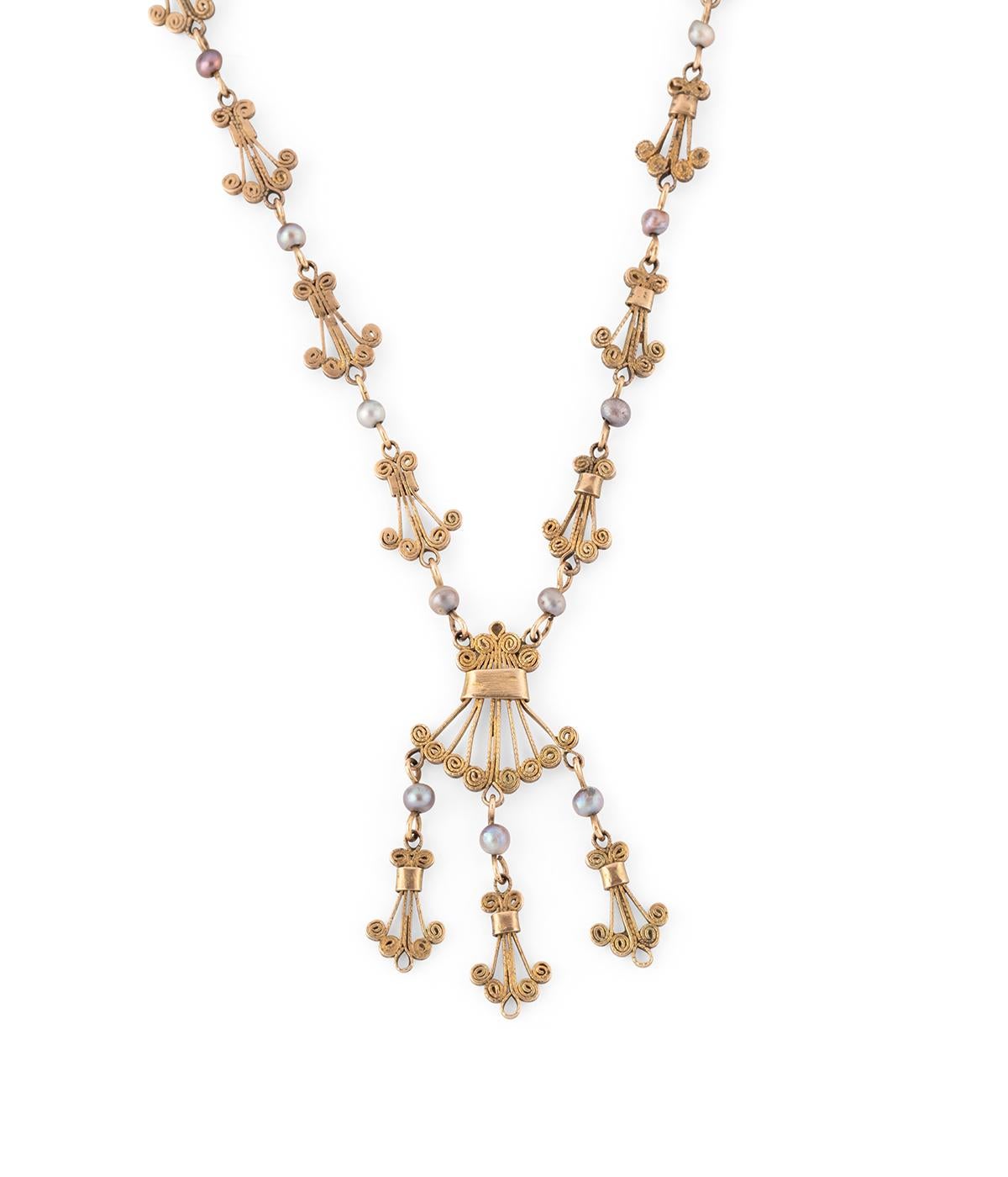 Collier in filigrana d'oro rosa 9 carati e perle della fine del 19° secolo In condizioni buone in vendita a PARIS, FR